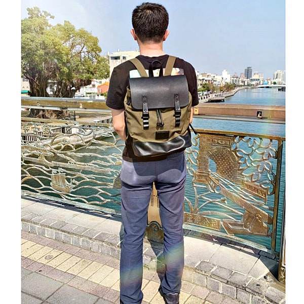 Gaston Luga背包18(正方形).jpg Gaston Luga背包18(正方形).jpg