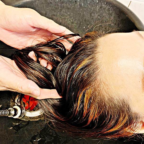 SALON DE MAGIE頂級專業沙龍安瓶護髮素24.jpg SALON DE MAGIE頂級專業沙龍安瓶護髮素24.jpg