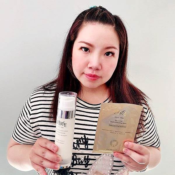 VERSE唯詩二合一水潤亮白面膜、唯詩全效雪亞脂賦活乳霜人物照5(正方形).jpg VERSE唯詩二合一水潤亮白面膜、唯詩全效雪亞脂賦活乳霜人物照5(正方形).jpg