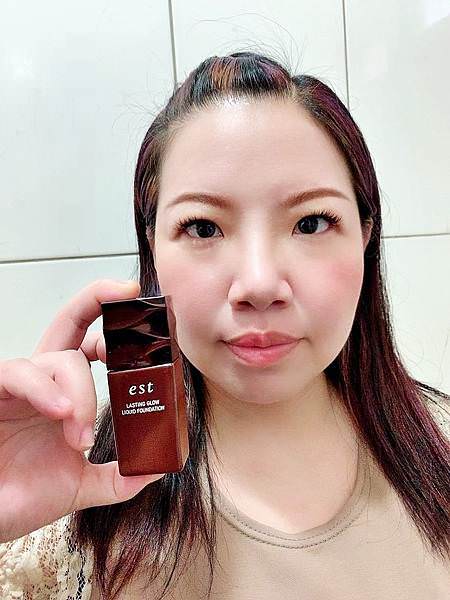 est嬡色緞光恆久粉底液22.jpg est嬡色緞光恆久粉底液22.jpg