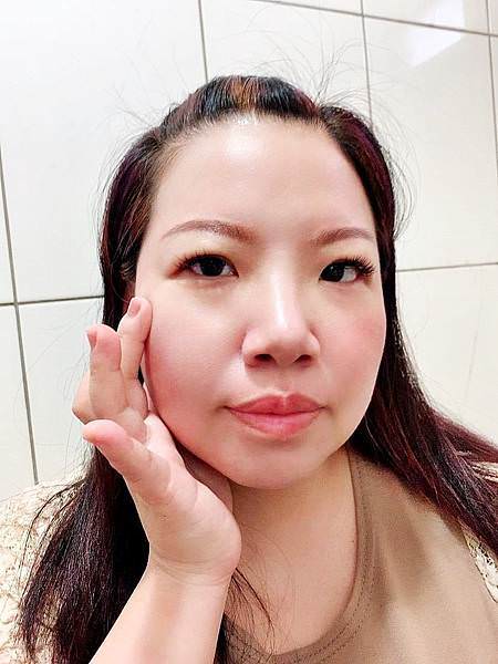 est嬡色緞光恆久粉底液18.jpg est嬡色緞光恆久粉底液18.jpg