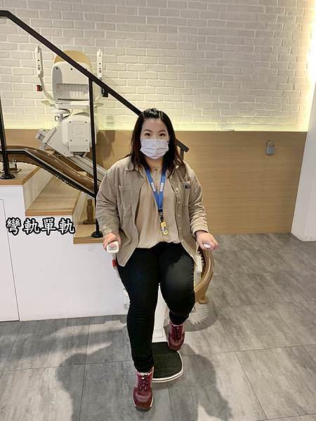 羅布森升降椅44-1.jpg 羅布森升降椅44-1.jpg