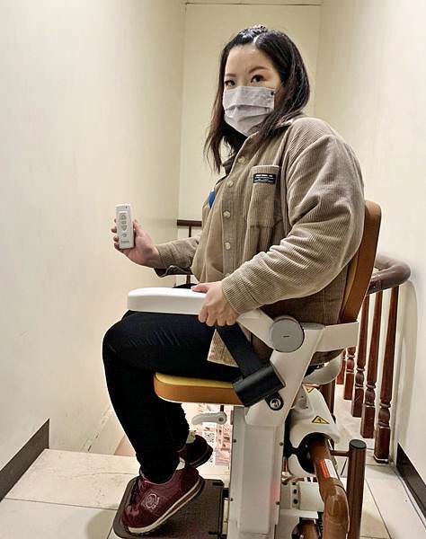羅布森升降椅23.jpg 羅布森升降椅23.jpg