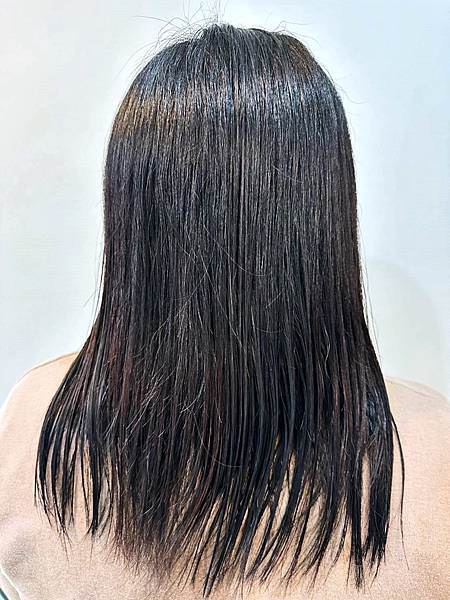 賦活修護髮油8(吹乾半濕)(後).jpg 賦活修護髮油8(吹乾半濕)(後).jpg