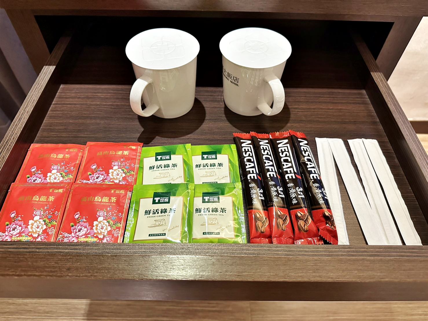高雄鹽埕住宿｜佑煦行旅Hotel Yoshi｜距離「鹽埕埔站」步行5分鐘，鄰近駁二藝術特區之商務度假旅館入住心得分享