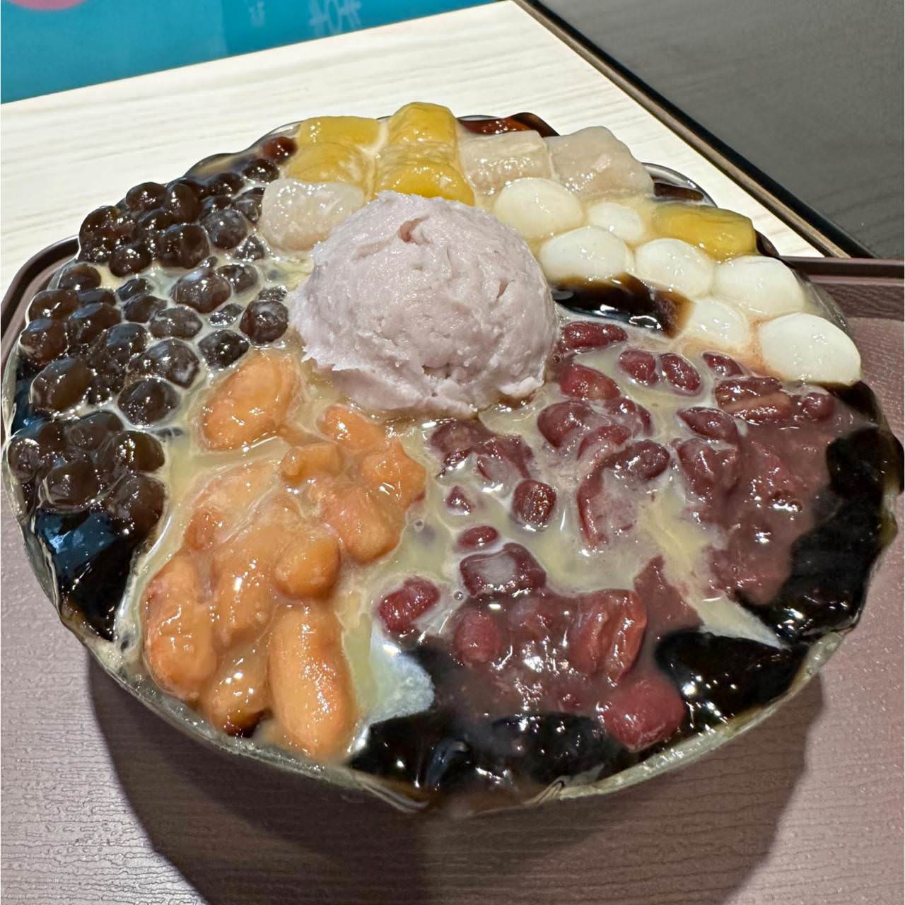 美味食記|〔台南〕〔中西區〕大碗公冰甜品台南府前店|新限定口味恐龍可可綿綿冰、餡料豐盛嫩仙草冰2.0與奶香濃郁之泰奶奶綿綿冰之食記! - 第18張圖 美味食記|〔台南〕〔中西區〕大碗公冰甜品台南府前店|新限定口味恐龍可可綿綿冰、餡料豐盛嫩仙草冰2.0與奶香濃郁之泰奶奶綿綿冰之食記!