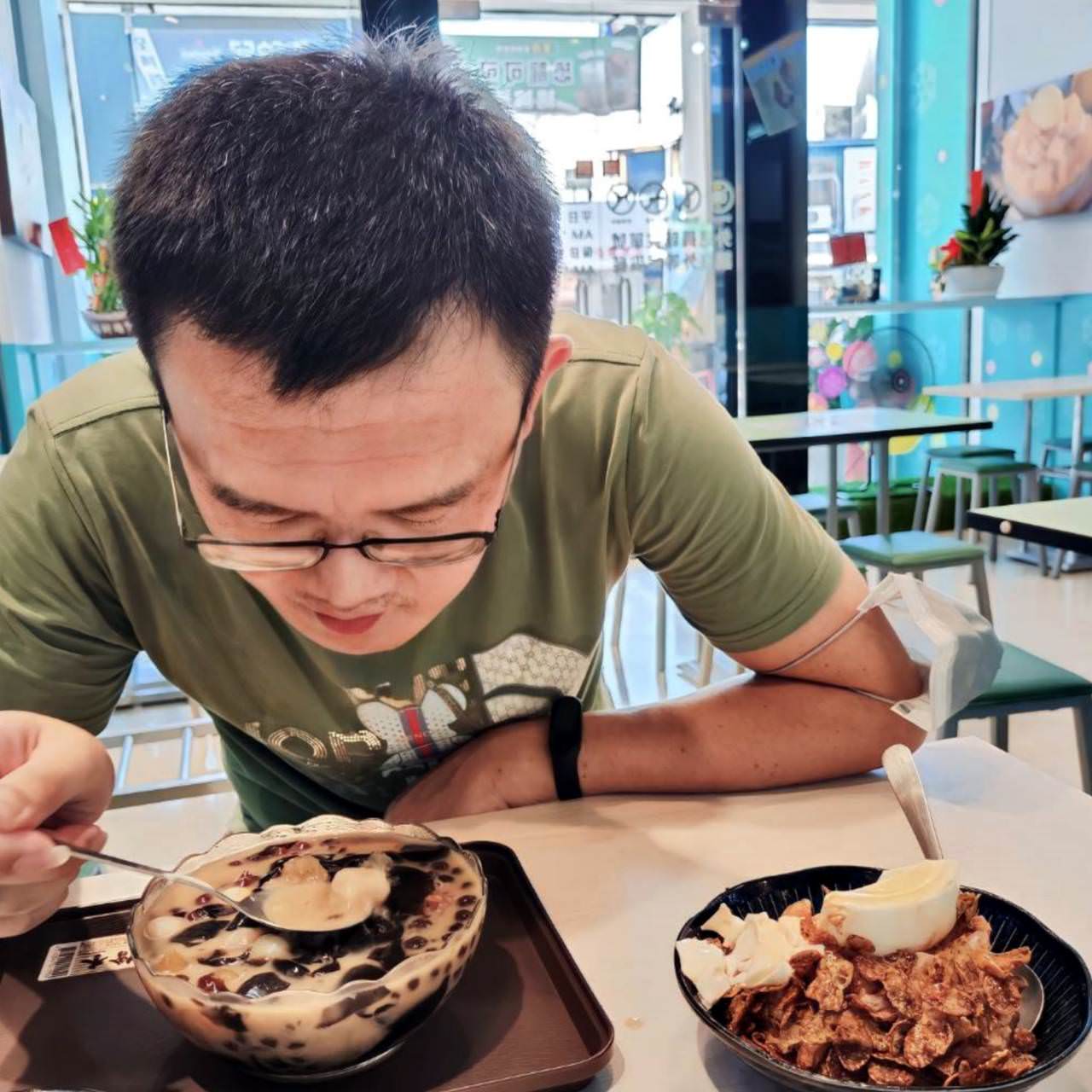 美味食記|〔台南〕〔中西區〕大碗公冰甜品台南府前店|新限定口味恐龍可可綿綿冰、餡料豐盛嫩仙草冰2.0與奶香濃郁之泰奶奶綿綿冰之食記! - 第19張圖 美味食記|〔台南〕〔中西區〕大碗公冰甜品台南府前店|新限定口味恐龍可可綿綿冰、餡料豐盛嫩仙草冰2.0與奶香濃郁之泰奶奶綿綿冰之食記!
