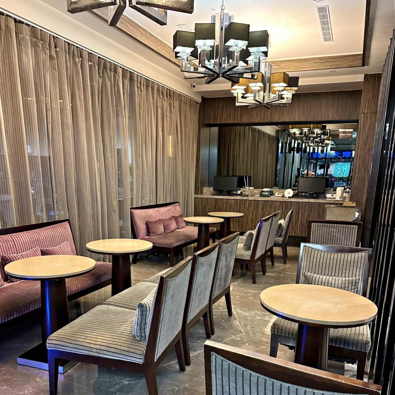 高雄火車站住宿|高雄國際星辰旅館International Citizen Hotel|距離「高雄火車站」車程5分鐘,鄰近三民夜市商圈,享受微醺時光之商務度假旅館入住心得分享 - 第4張圖 高雄火車站住宿|高雄國際星辰旅館International Citizen Hotel|距離「高雄火車站」車程5分鐘,鄰近三民夜市商圈,享受微醺時光之商務度假旅館入住心得分享