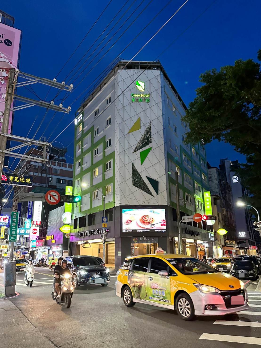 台中西屯區住宿推薦｜台中逢甲住宿．葉綠宿旅館Green Hotel｜室內就能享受採光、綠意與日光窗景，距離逢甲夜市步行不到5分鐘，吃喝玩樂生活機能方便之逢甲葉綠宿旅館入住心得分享！
