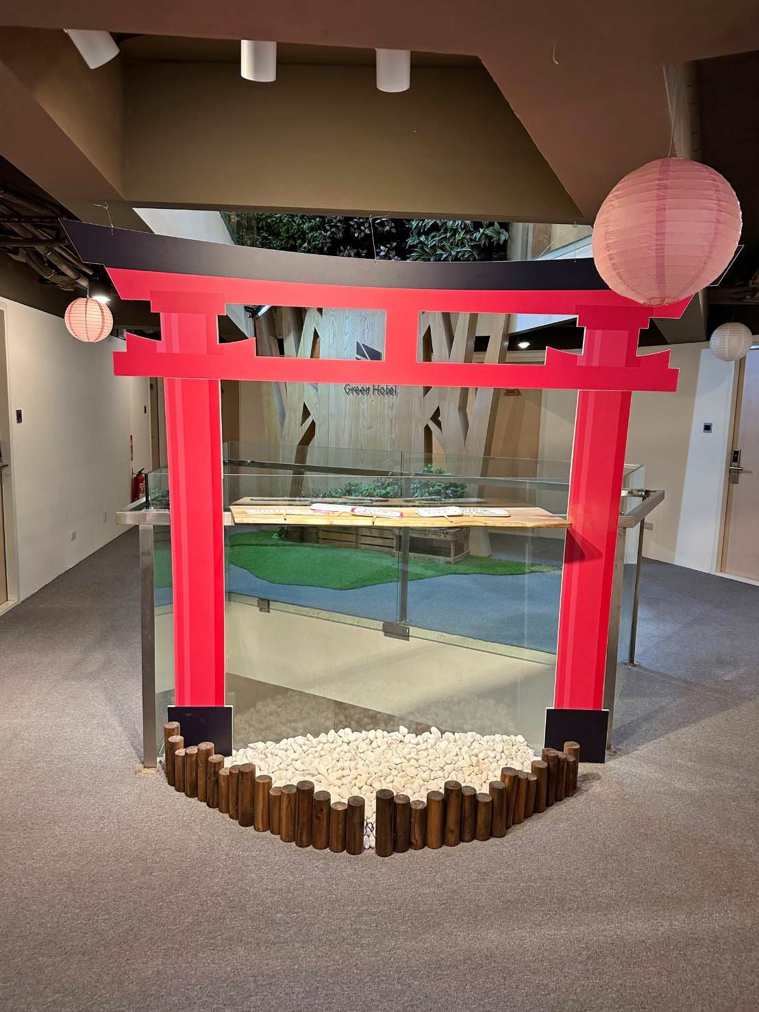 台中西屯區住宿推薦｜台中逢甲住宿．葉綠宿旅館Green Hotel｜室內就能享受採光、綠意與日光窗景，距離逢甲夜市步行不到5分鐘，吃喝玩樂生活機能方便之逢甲葉綠宿旅館入住心得分享！