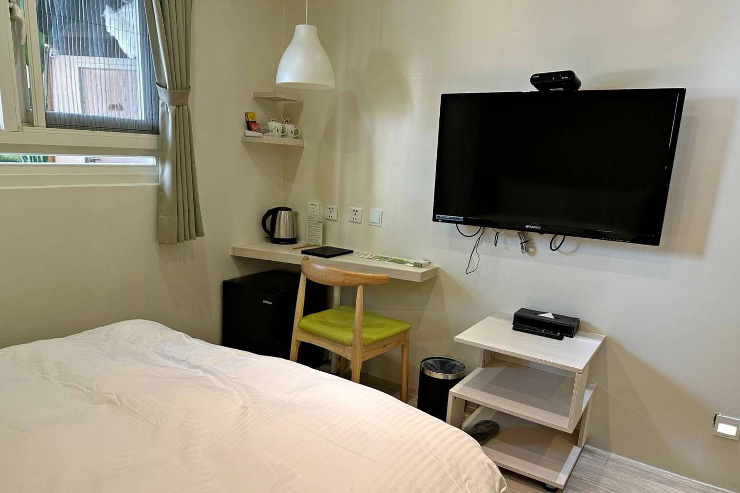 台中西屯區住宿推薦｜台中逢甲住宿．葉綠宿旅館Green Hotel｜室內就能享受採光、綠意與日光窗景，距離逢甲夜市步行不到5分鐘，吃喝玩樂生活機能方便之逢甲葉綠宿旅館入住心得分享！