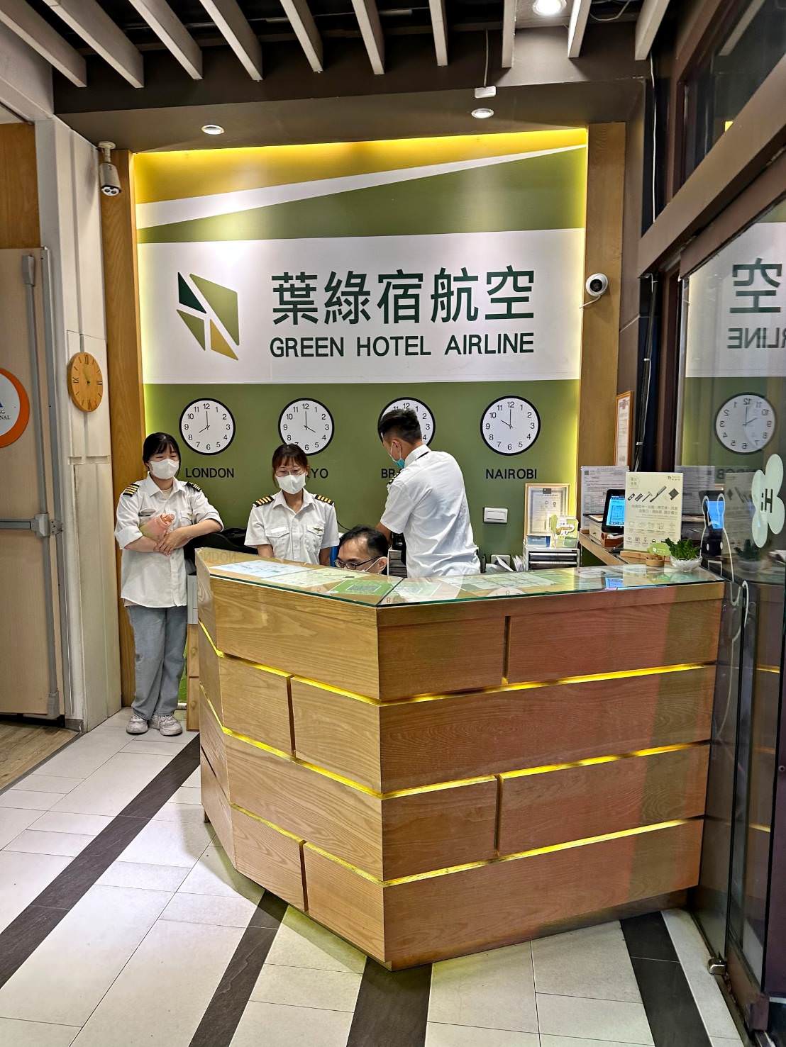 台中西屯區住宿推薦｜台中逢甲住宿．葉綠宿旅館Green Hotel｜室內就能享受採光、綠意與日光窗景，距離逢甲夜市步行不到5分鐘，吃喝玩樂生活機能方便之逢甲葉綠宿旅館入住心得分享！