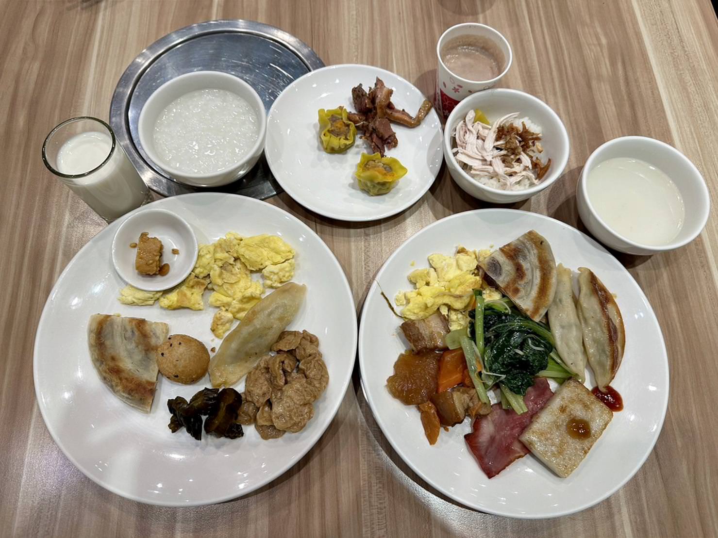嘉義市泳池飯店住宿|尊皇大飯店|距離文化路觀光夜市10分鐘,設施設備一應俱全,附設自助早餐、精緻鍋物、露天泳池、景觀酒吧之尊皇大飯店入住心得分享! - 第39張圖 嘉義市泳池飯店住宿|尊皇大飯店|距離文化路觀光夜市10分鐘,設施設備一應俱全,附設自助早餐、精緻鍋物、露天泳池、景觀酒吧之尊皇大飯店入住心得分享!