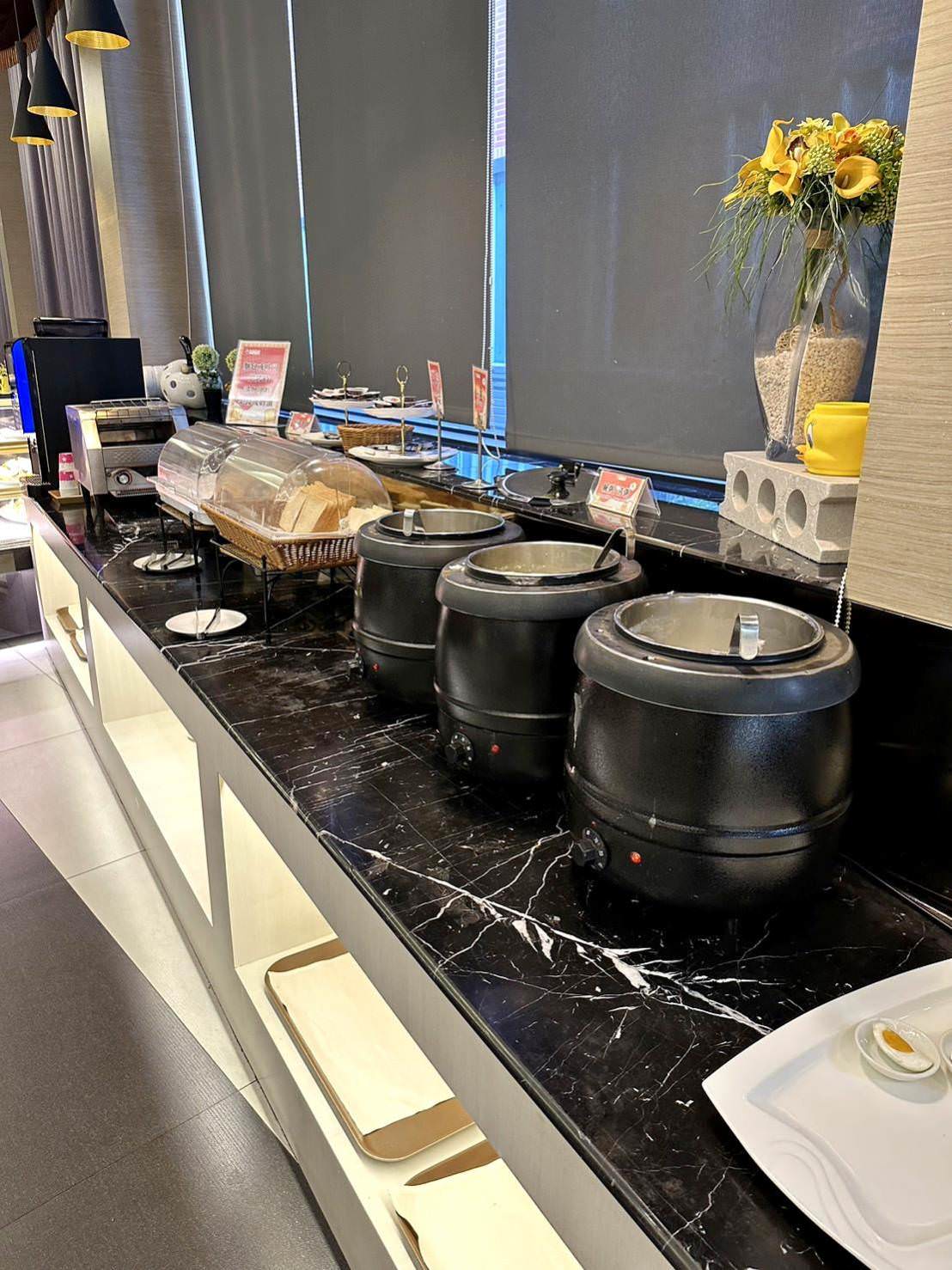 嘉義市泳池飯店住宿|尊皇大飯店|距離文化路觀光夜市10分鐘,設施設備一應俱全,附設自助早餐、精緻鍋物、露天泳池、景觀酒吧之尊皇大飯店入住心得分享! - 第43張圖 嘉義市泳池飯店住宿|尊皇大飯店|距離文化路觀光夜市10分鐘,設施設備一應俱全,附設自助早餐、精緻鍋物、露天泳池、景觀酒吧之尊皇大飯店入住心得分享!