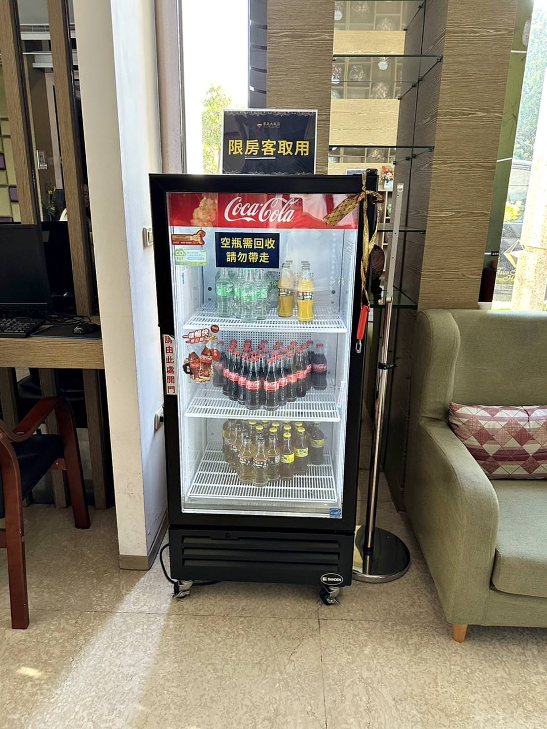 嘉義市泳池飯店住宿|尊皇大飯店|距離文化路觀光夜市10分鐘,設施設備一應俱全,附設自助早餐、精緻鍋物、露天泳池、景觀酒吧之尊皇大飯店入住心得分享! - 第25張圖 嘉義市泳池飯店住宿|尊皇大飯店|距離文化路觀光夜市10分鐘,設施設備一應俱全,附設自助早餐、精緻鍋物、露天泳池、景觀酒吧之尊皇大飯店入住心得分享!