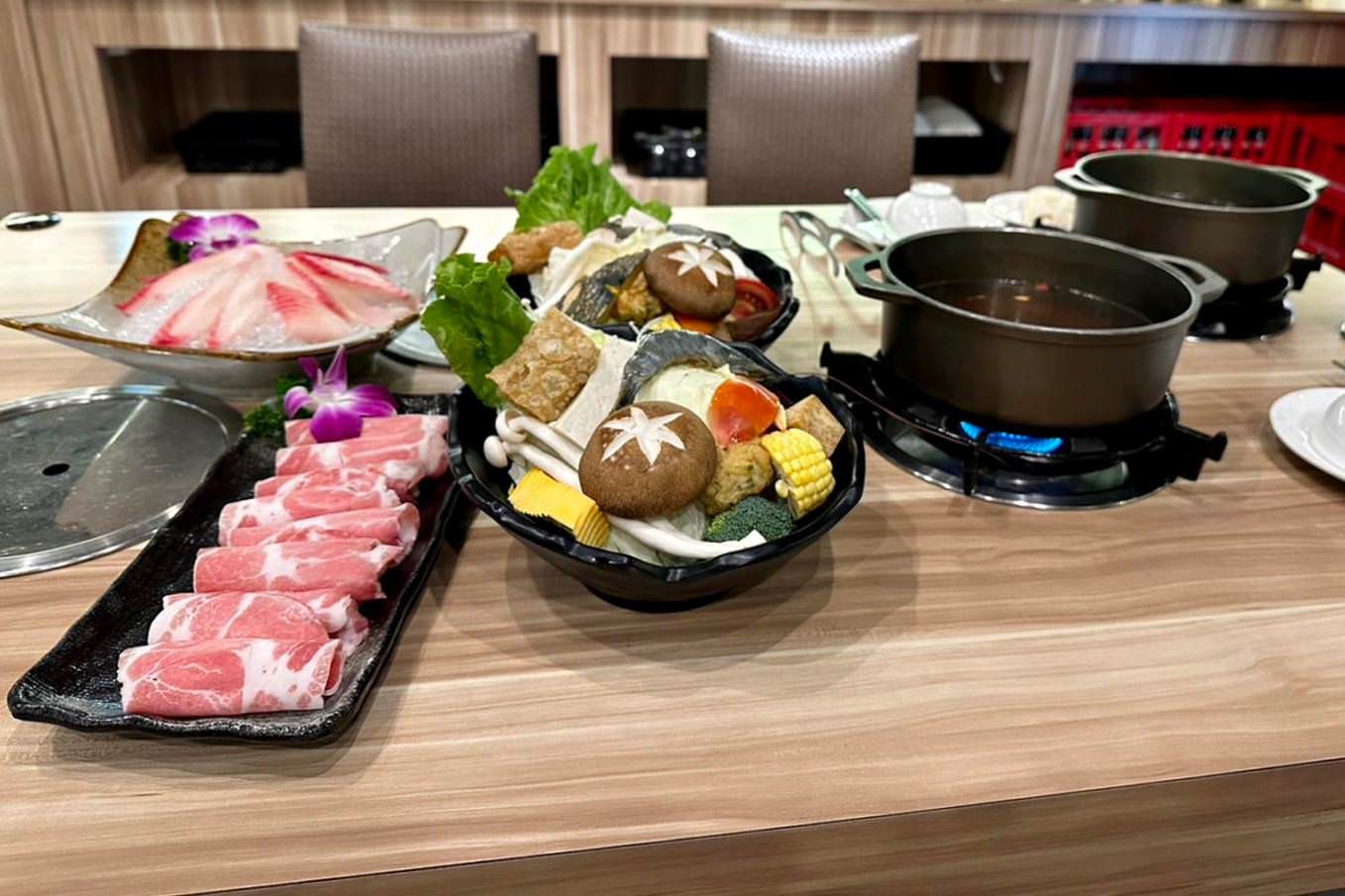 嘉義市泳池飯店住宿|尊皇大飯店|距離文化路觀光夜市10分鐘,設施設備一應俱全,附設自助早餐、精緻鍋物、露天泳池、景觀酒吧之尊皇大飯店入住心得分享! - 第51張圖 嘉義市泳池飯店住宿|尊皇大飯店|距離文化路觀光夜市10分鐘,設施設備一應俱全,附設自助早餐、精緻鍋物、露天泳池、景觀酒吧之尊皇大飯店入住心得分享!