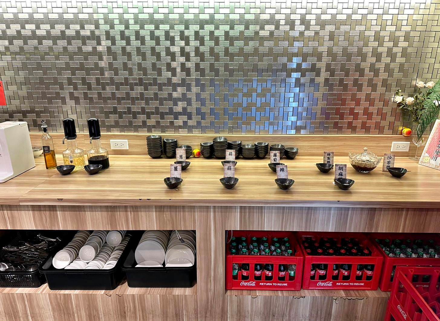 嘉義市泳池飯店住宿|尊皇大飯店|距離文化路觀光夜市10分鐘,設施設備一應俱全,附設自助早餐、精緻鍋物、露天泳池、景觀酒吧之尊皇大飯店入住心得分享! - 第57張圖 嘉義市泳池飯店住宿|尊皇大飯店|距離文化路觀光夜市10分鐘,設施設備一應俱全,附設自助早餐、精緻鍋物、露天泳池、景觀酒吧之尊皇大飯店入住心得分享!