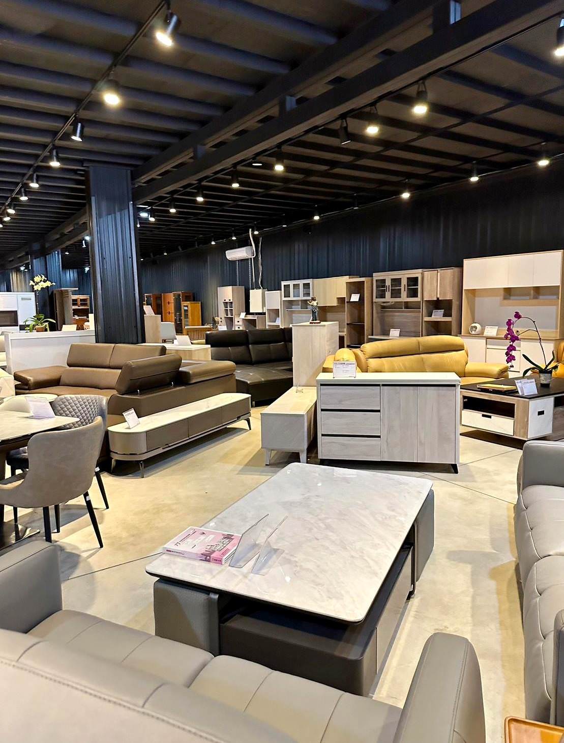 台中家具推薦|億家具批發倉庫台中店|台灣製造平價精品家具,工廠直營客製化沙發,占地寬敞千坪大賣場,打造舒適質感居家生活! - 第13張圖 台中家具推薦|億家具批發倉庫台中店|台灣製造平價精品家具,工廠直營客製化沙發,占地寬敞千坪大賣場,打造舒適質感居家生活!