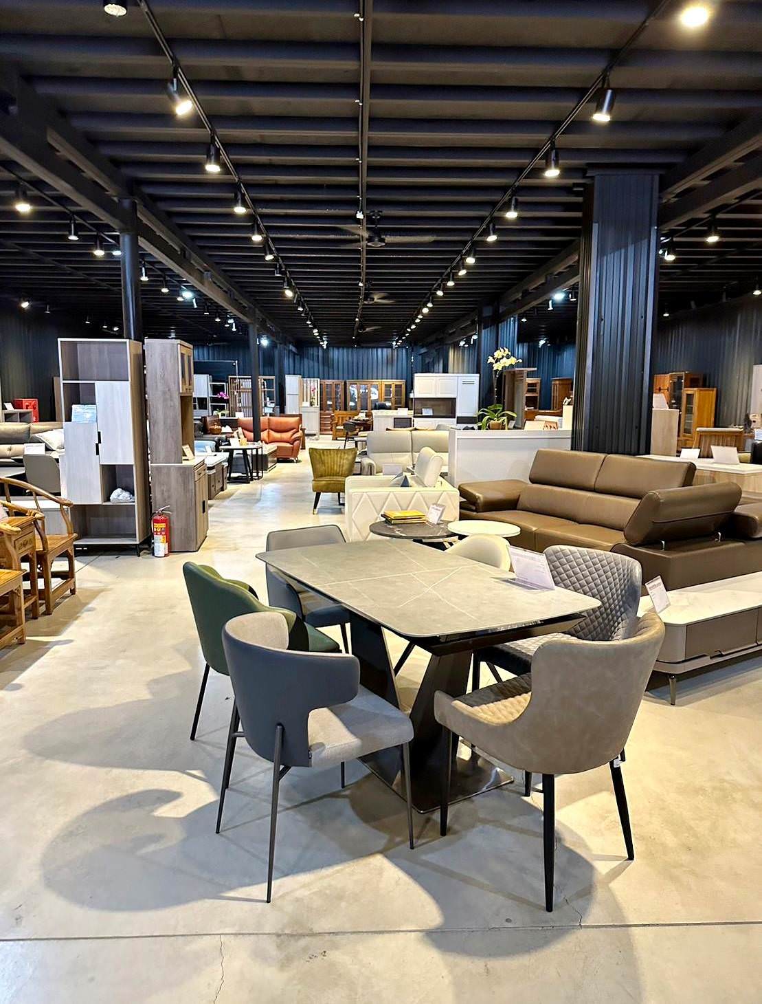 台中家具推薦|億家具批發倉庫台中店|台灣製造平價精品家具,工廠直營客製化沙發,占地寬敞千坪大賣場,打造舒適質感居家生活! - 第12張圖 台中家具推薦|億家具批發倉庫台中店|台灣製造平價精品家具,工廠直營客製化沙發,占地寬敞千坪大賣場,打造舒適質感居家生活!