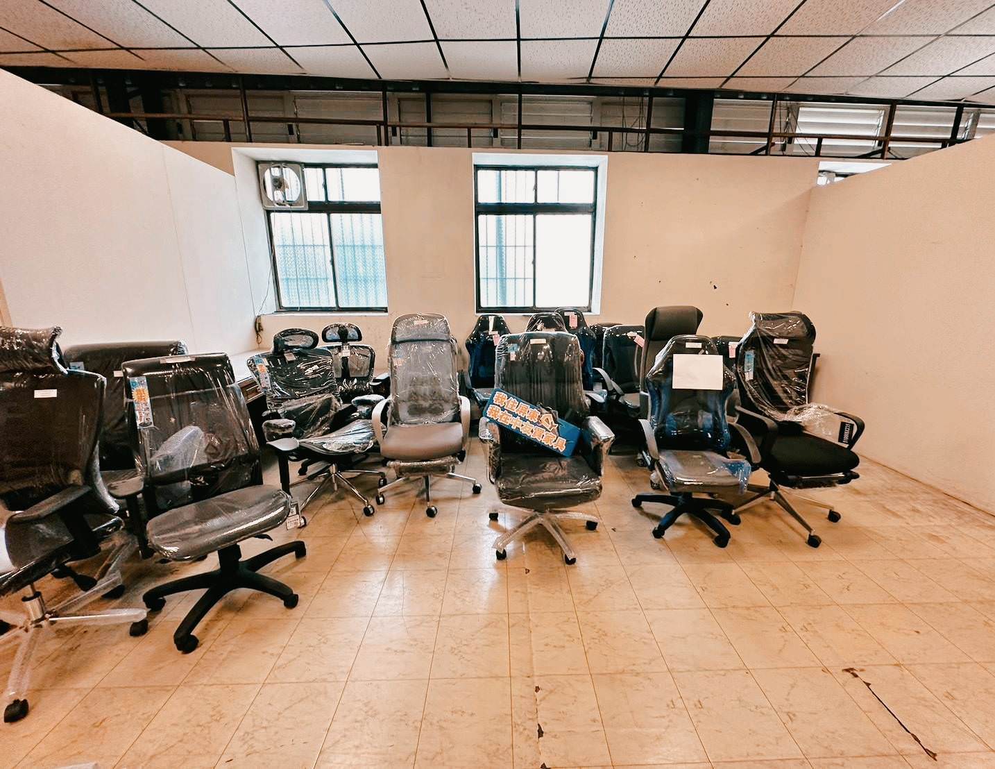 台中家具推薦|全台最大3000坪家具發貨中心—中友家具|台灣製造平價家具,家具寢具應有盡有,客製化滿足各種需求,超殺商品破盤大出清,小資族輕鬆擁有舒適質感居家生活! - 第90張圖 台中家具推薦|全台最大3000坪家具發貨中心—中友家具|台灣製造平價家具,家具寢具應有盡有,客製化滿足各種需求,超殺商品破盤大出清,小資族輕鬆擁有舒適質感居家生活!
