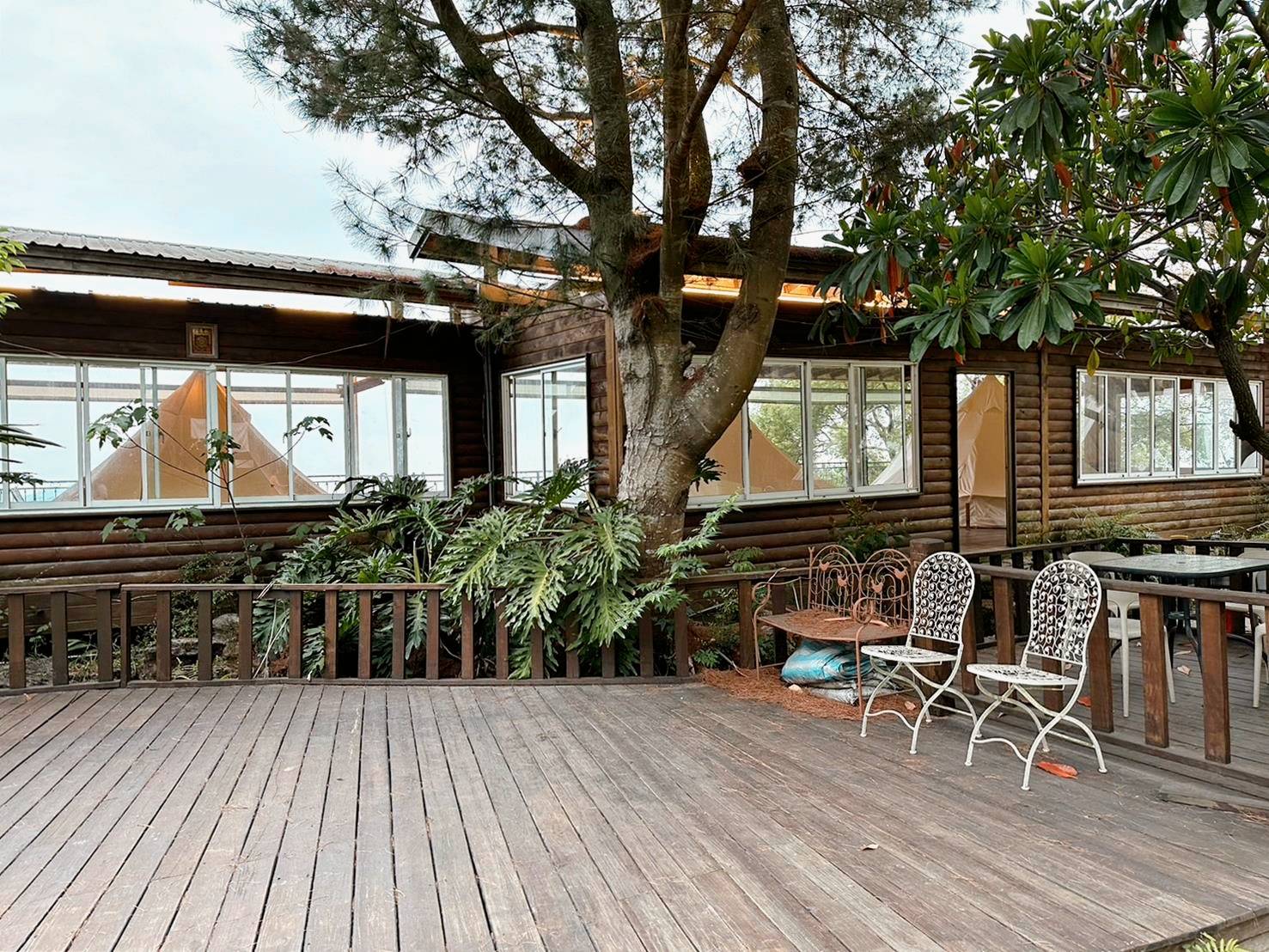 台中豪華露營推薦｜蟬說：山中靜靜ChanShuo：immersionglamping｜太平區酒桶山層巒疊嶂山景，山中靜靜結合一泊二食住宿體驗，適合各齡層之野奢露營入住心得分享！