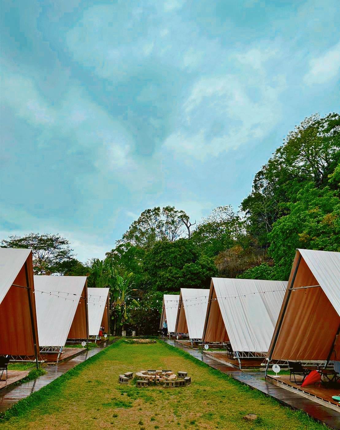 台中豪華露營推薦｜蟬說：山中靜靜ChanShuo：immersionglamping｜太平區酒桶山層巒疊嶂山景，山中靜靜結合一泊二食住宿體驗，適合各齡層之野奢露營入住心得分享！
