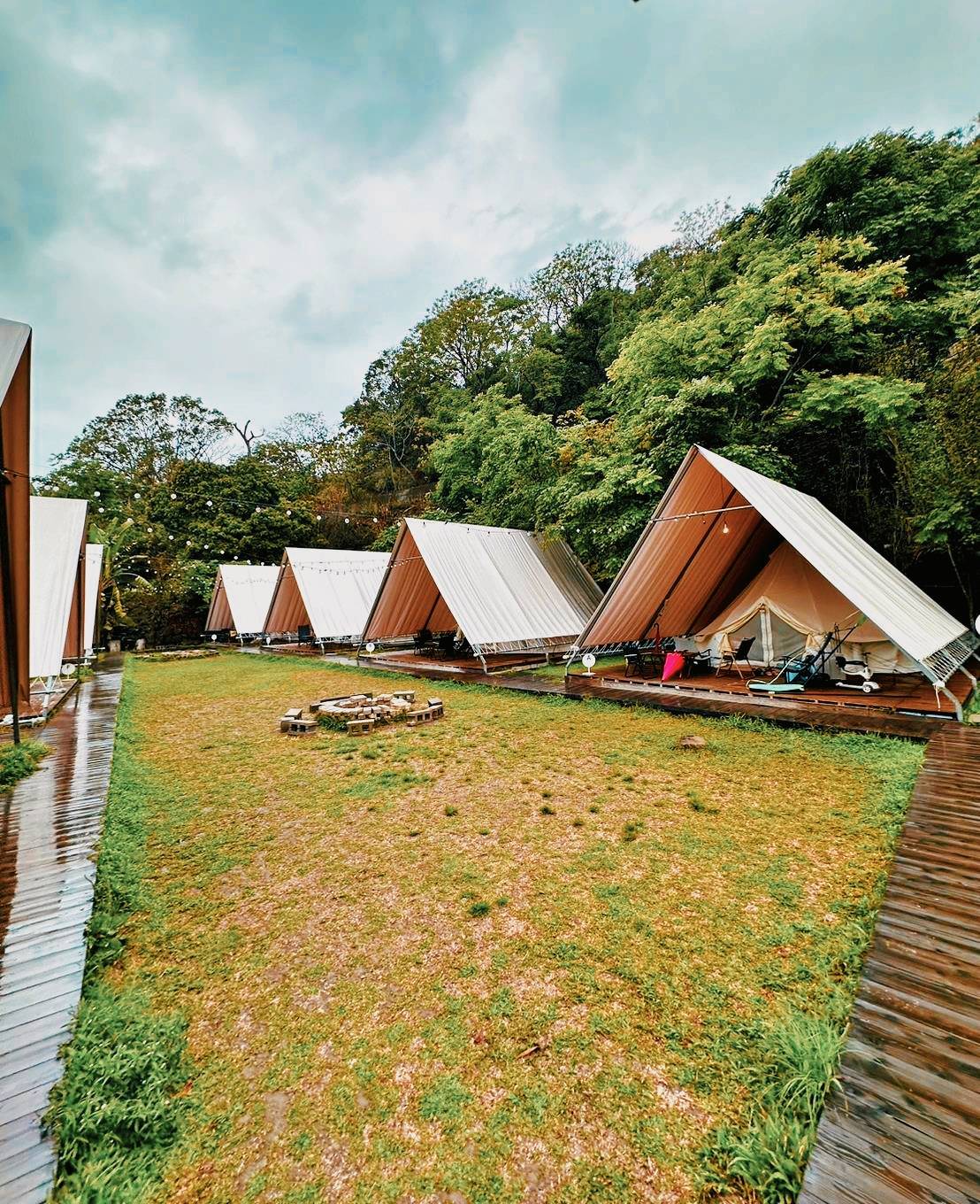台中豪華露營推薦｜蟬說：山中靜靜ChanShuo：immersionglamping｜太平區酒桶山層巒疊嶂山景，山中靜靜結合一泊二食住宿體驗，適合各齡層之野奢露營入住心得分享！
