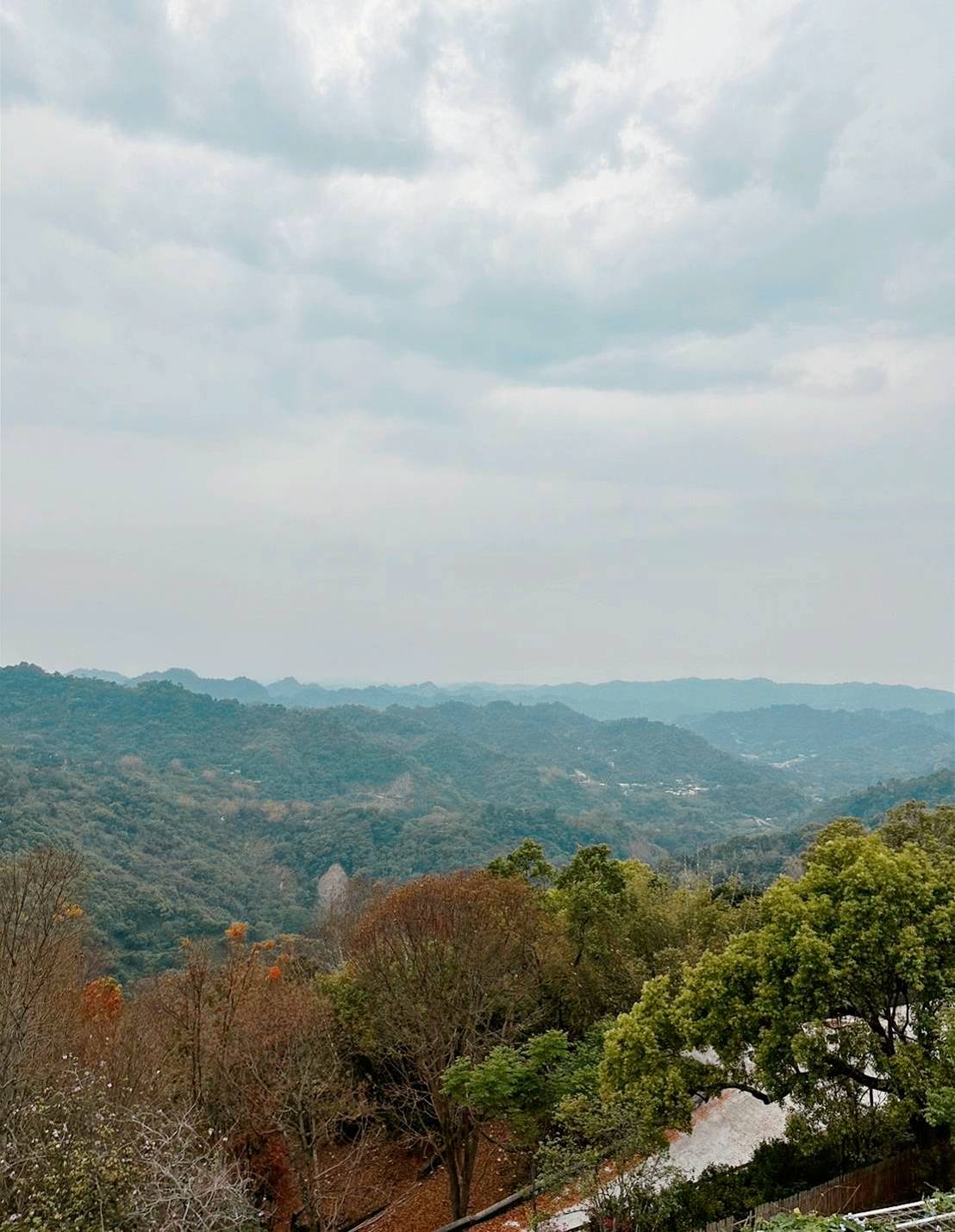 台中豪華露營推薦｜蟬說：山中靜靜ChanShuo：immersionglamping｜太平區酒桶山層巒疊嶂山景，山中靜靜結合一泊二食住宿體驗，適合各齡層之野奢露營入住心得分享！