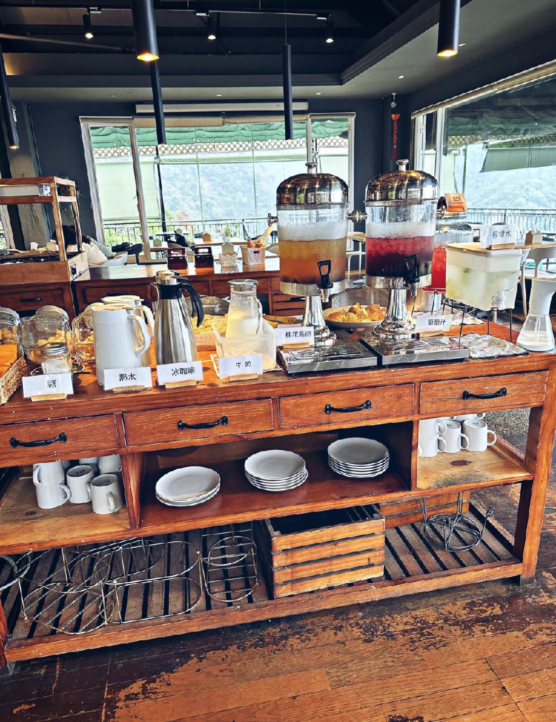 台中豪華露營推薦｜蟬說：山中靜靜ChanShuo：immersionglamping｜太平區酒桶山層巒疊嶂山景，山中靜靜結合一泊二食住宿體驗，適合各齡層之野奢露營入住心得分享！