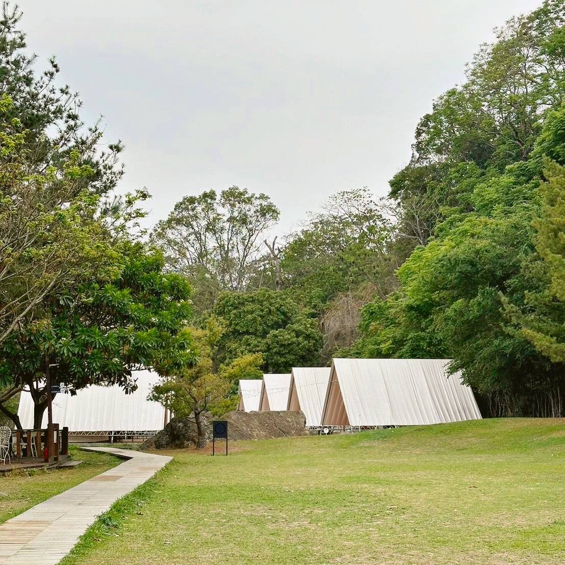 台中豪華露營推薦｜蟬說：山中靜靜ChanShuo：immersionglamping｜太平區酒桶山層巒疊嶂山景，山中靜靜結合一泊二食住宿體驗，適合各齡層之野奢露營入住心得分享！