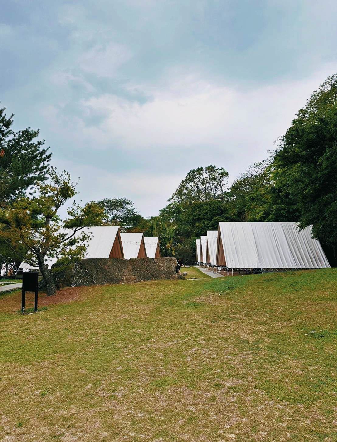 台中豪華露營推薦｜蟬說：山中靜靜ChanShuo：immersionglamping｜太平區酒桶山層巒疊嶂山景，山中靜靜結合一泊二食住宿體驗，適合各齡層之野奢露營入住心得分享！
