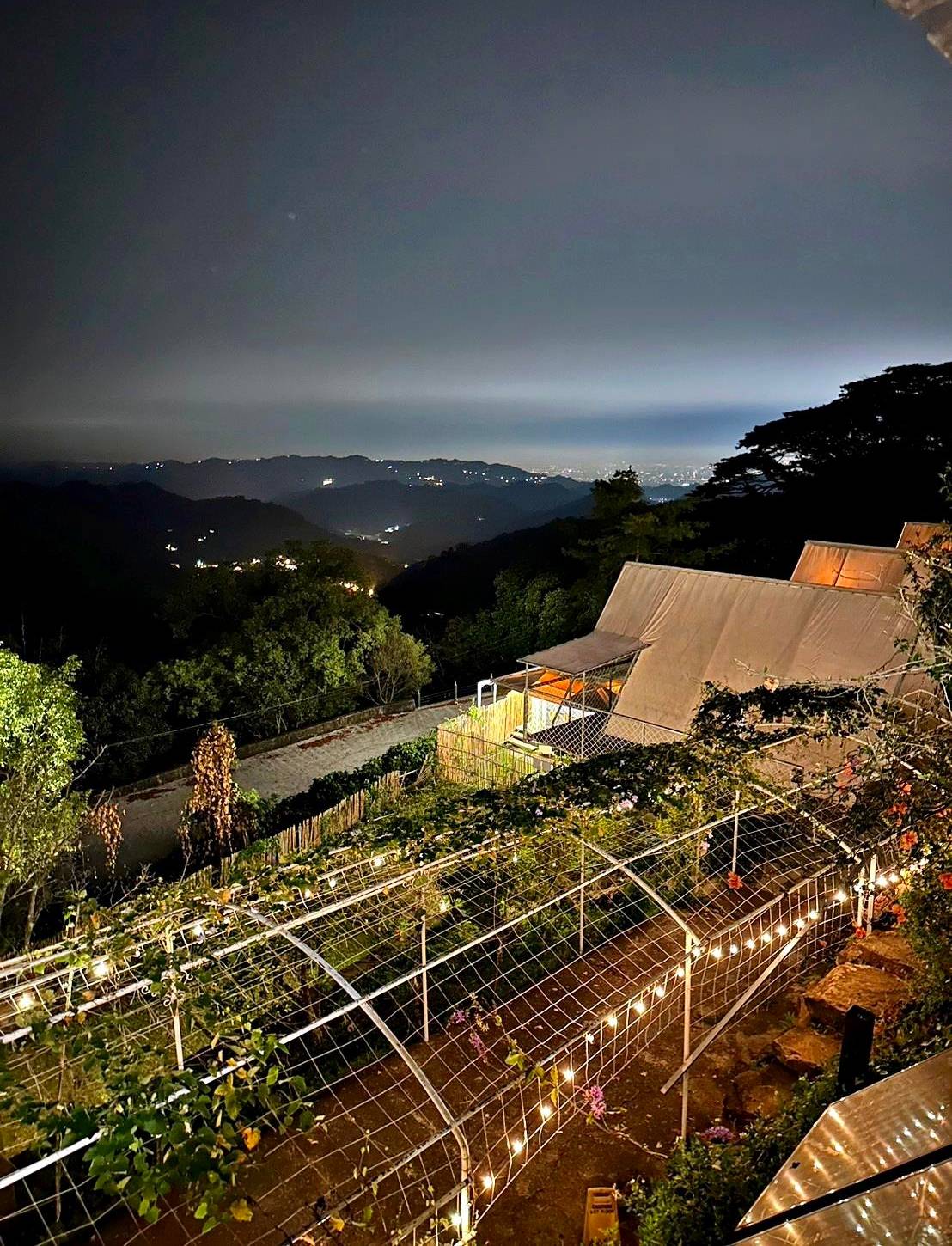 台中豪華露營推薦｜蟬說：山中靜靜ChanShuo：immersionglamping｜太平區酒桶山層巒疊嶂山景，山中靜靜結合一泊二食住宿體驗，適合各齡層之野奢露營入住心得分享！