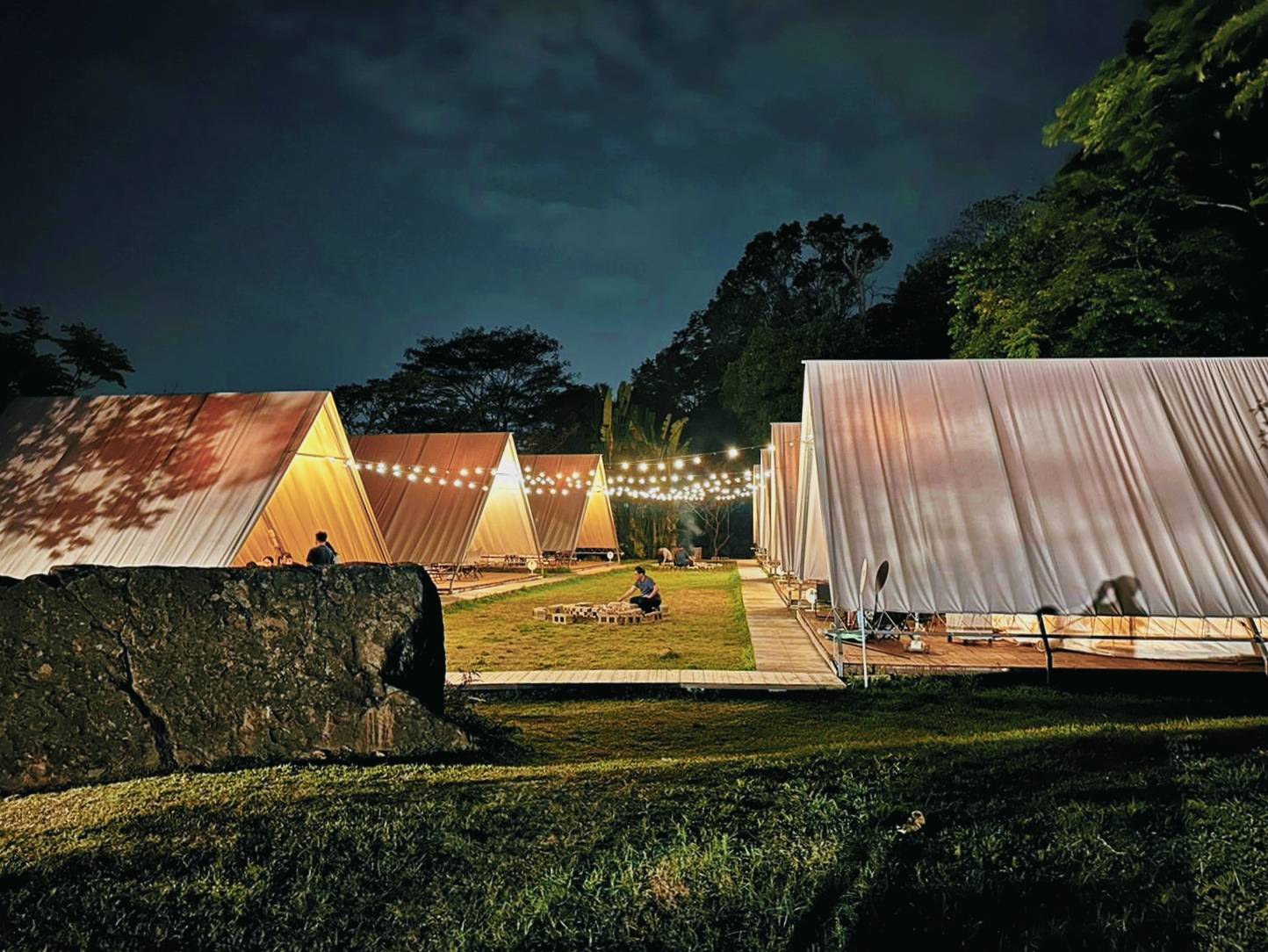 台中豪華露營推薦｜蟬說：山中靜靜ChanShuo：immersionglamping｜太平區酒桶山層巒疊嶂山景，山中靜靜結合一泊二食住宿體驗，適合各齡層之野奢露營入住心得分享！