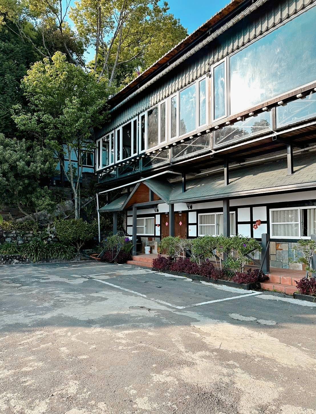南投縣仁愛鄉民宿推薦|清境茲心園渡假山莊|座落海拔約1650公尺層巒疊翠山景,宛如人間仙境觀賞碧湖風光最佳景點,多種房型選擇滿足旅人住宿與包棟民宿之入住心得分享! - 第7張圖 南投縣仁愛鄉民宿推薦|清境茲心園渡假山莊|座落海拔約1650公尺層巒疊翠山景,宛如人間仙境觀賞碧湖風光最佳景點,多種房型選擇滿足旅人住宿與包棟民宿之入住心得分享!