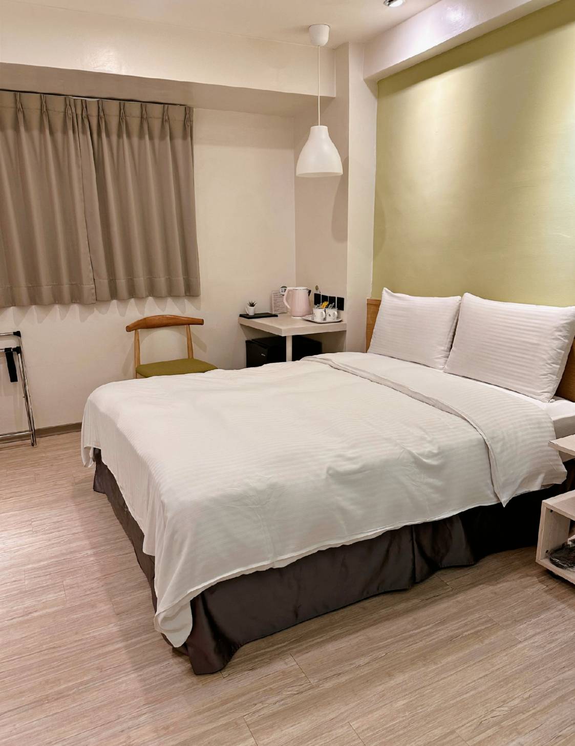 台中西屯區住宿推薦|台中逢甲住宿.葉綠宿旅館Green Hotel|二訪入住精緻雙人客房,有對外窗採光充足,公共空間綠意共鳴,距離逢甲夜市步行不到5分鐘,吃喝玩樂生活機能方便之逢甲葉綠宿旅館入住心得分享! - 第24張圖 台中西屯區住宿推薦|台中逢甲住宿.葉綠宿旅館Green Hotel|二訪入住精緻雙人客房,有對外窗採光充足,公共空間綠意共鳴,距離逢甲夜市步行不到5分鐘,吃喝玩樂生活機能方便之逢甲葉綠宿旅館入住心得分享!