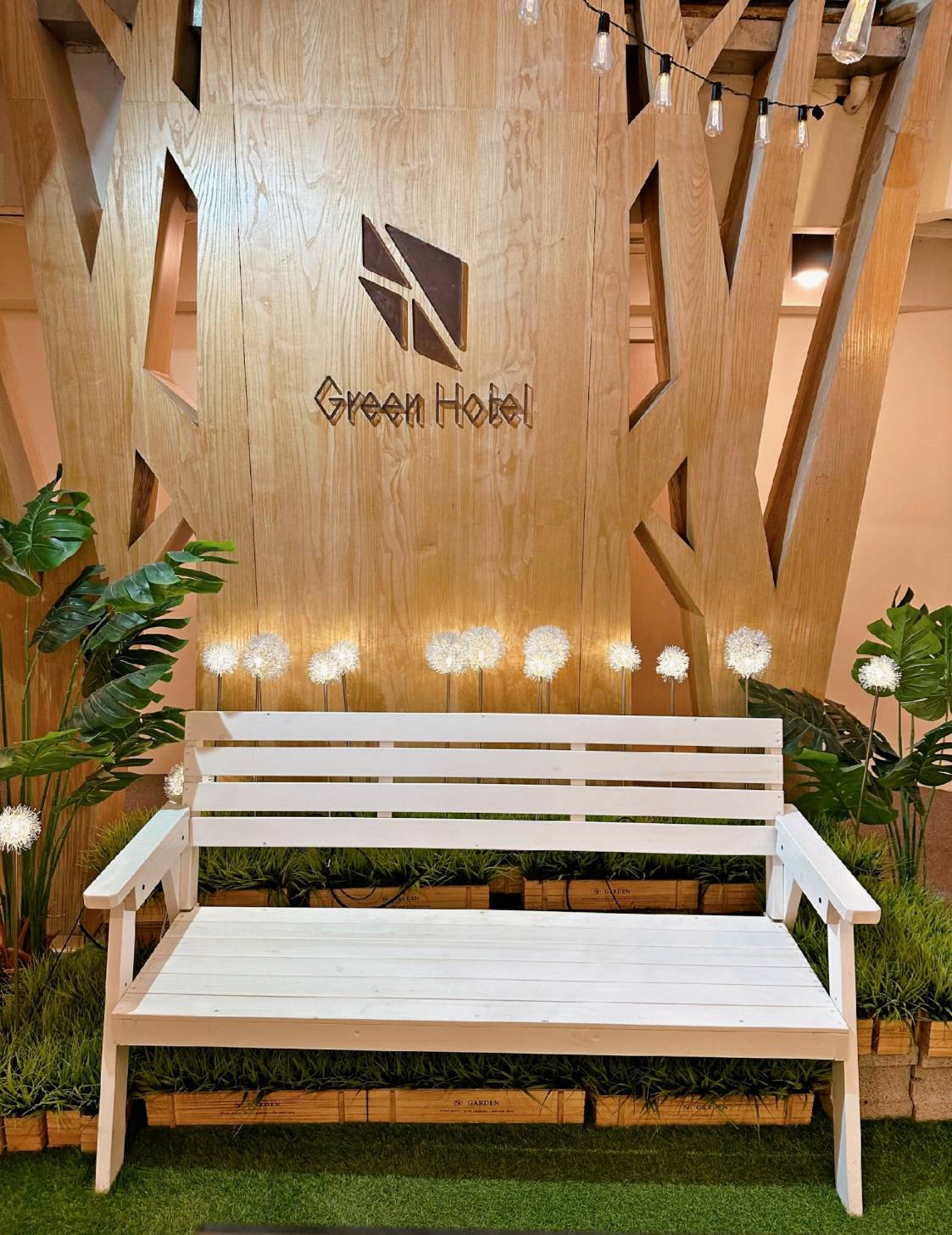台中西屯區住宿推薦|台中逢甲住宿.葉綠宿旅館Green Hotel|二訪入住精緻雙人客房,有對外窗採光充足,公共空間綠意共鳴,距離逢甲夜市步行不到5分鐘,吃喝玩樂生活機能方便之逢甲葉綠宿旅館入住心得分享! - 第86張圖 台中西屯區住宿推薦|台中逢甲住宿.葉綠宿旅館Green Hotel|二訪入住精緻雙人客房,有對外窗採光充足,公共空間綠意共鳴,距離逢甲夜市步行不到5分鐘,吃喝玩樂生活機能方便之逢甲葉綠宿旅館入住心得分享!