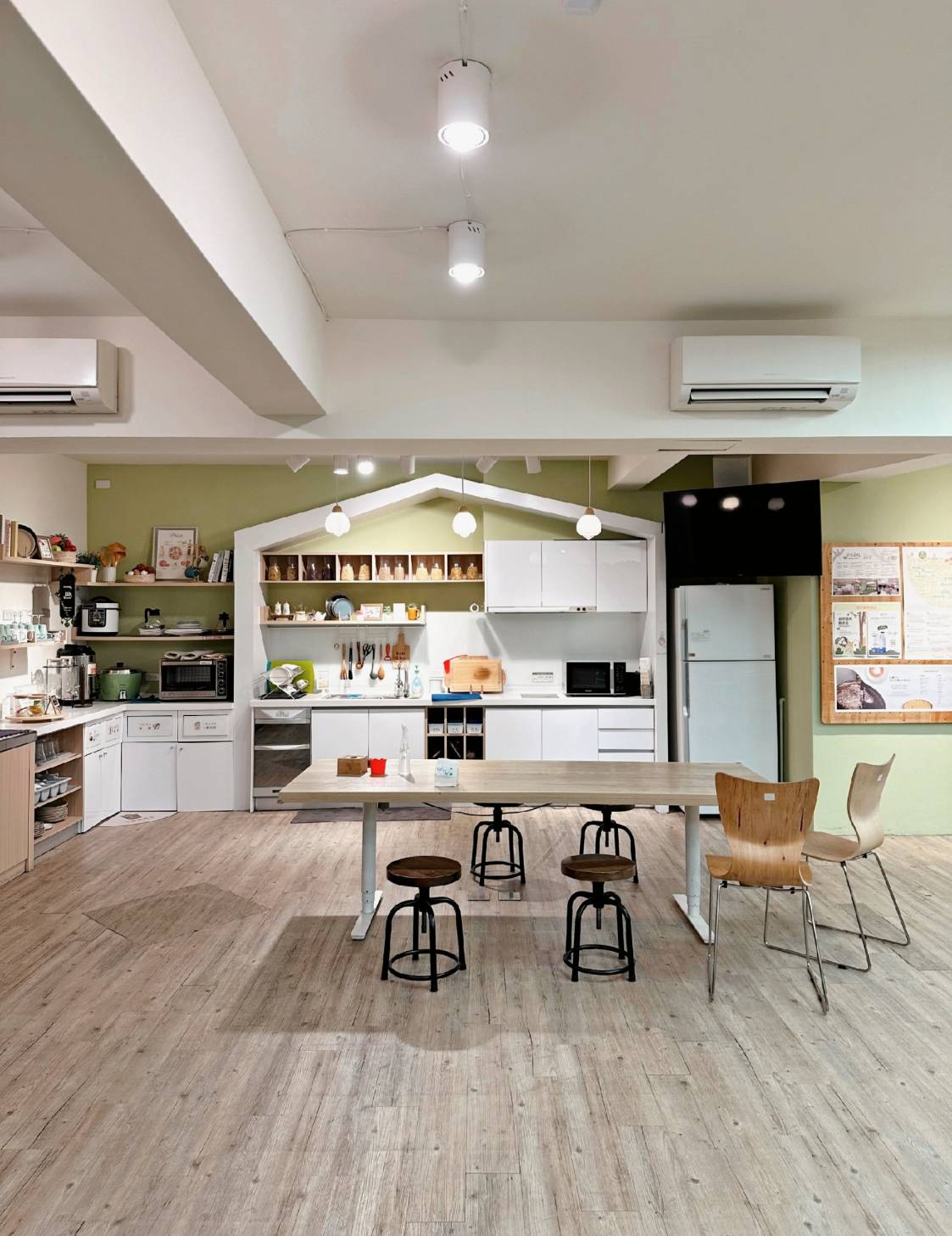 台中西屯區住宿推薦|台中逢甲住宿.葉綠宿旅館Green Hotel|二訪入住精緻雙人客房,有對外窗採光充足,公共空間綠意共鳴,距離逢甲夜市步行不到5分鐘,吃喝玩樂生活機能方便之逢甲葉綠宿旅館入住心得分享! - 第46張圖 台中西屯區住宿推薦|台中逢甲住宿.葉綠宿旅館Green Hotel|二訪入住精緻雙人客房,有對外窗採光充足,公共空間綠意共鳴,距離逢甲夜市步行不到5分鐘,吃喝玩樂生活機能方便之逢甲葉綠宿旅館入住心得分享!