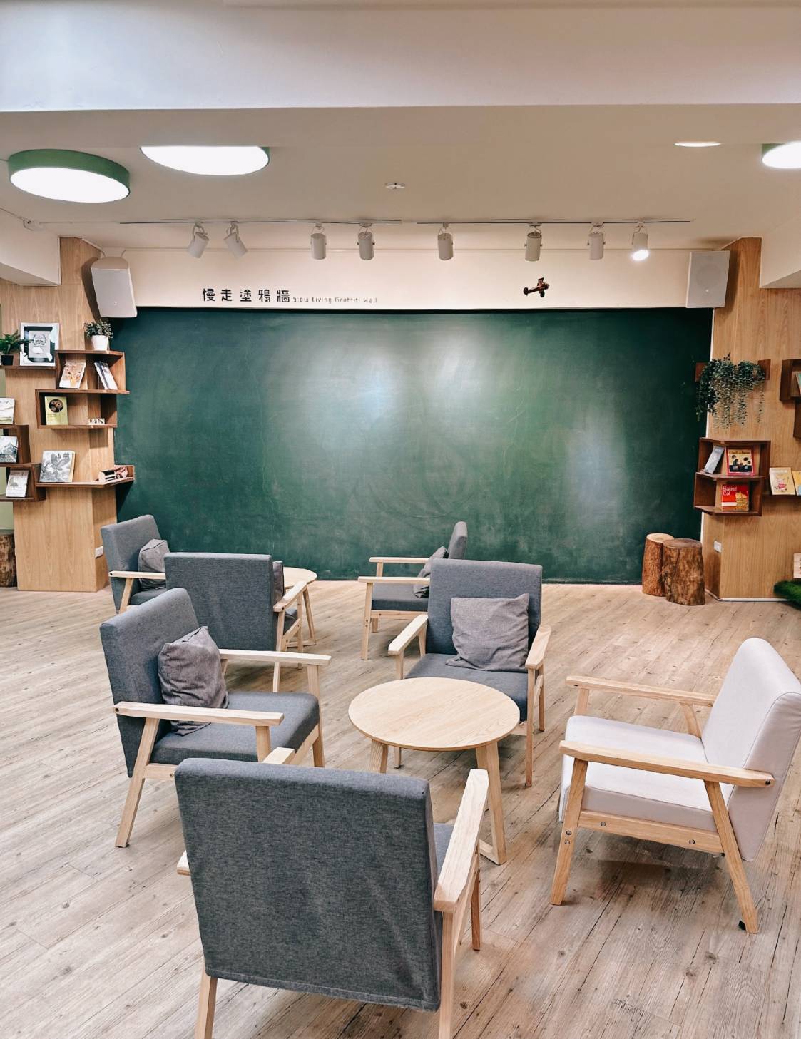 台中西屯區住宿推薦|台中逢甲住宿.葉綠宿旅館Green Hotel|二訪入住精緻雙人客房,有對外窗採光充足,公共空間綠意共鳴,距離逢甲夜市步行不到5分鐘,吃喝玩樂生活機能方便之逢甲葉綠宿旅館入住心得分享! - 第52張圖 台中西屯區住宿推薦|台中逢甲住宿.葉綠宿旅館Green Hotel|二訪入住精緻雙人客房,有對外窗採光充足,公共空間綠意共鳴,距離逢甲夜市步行不到5分鐘,吃喝玩樂生活機能方便之逢甲葉綠宿旅館入住心得分享!