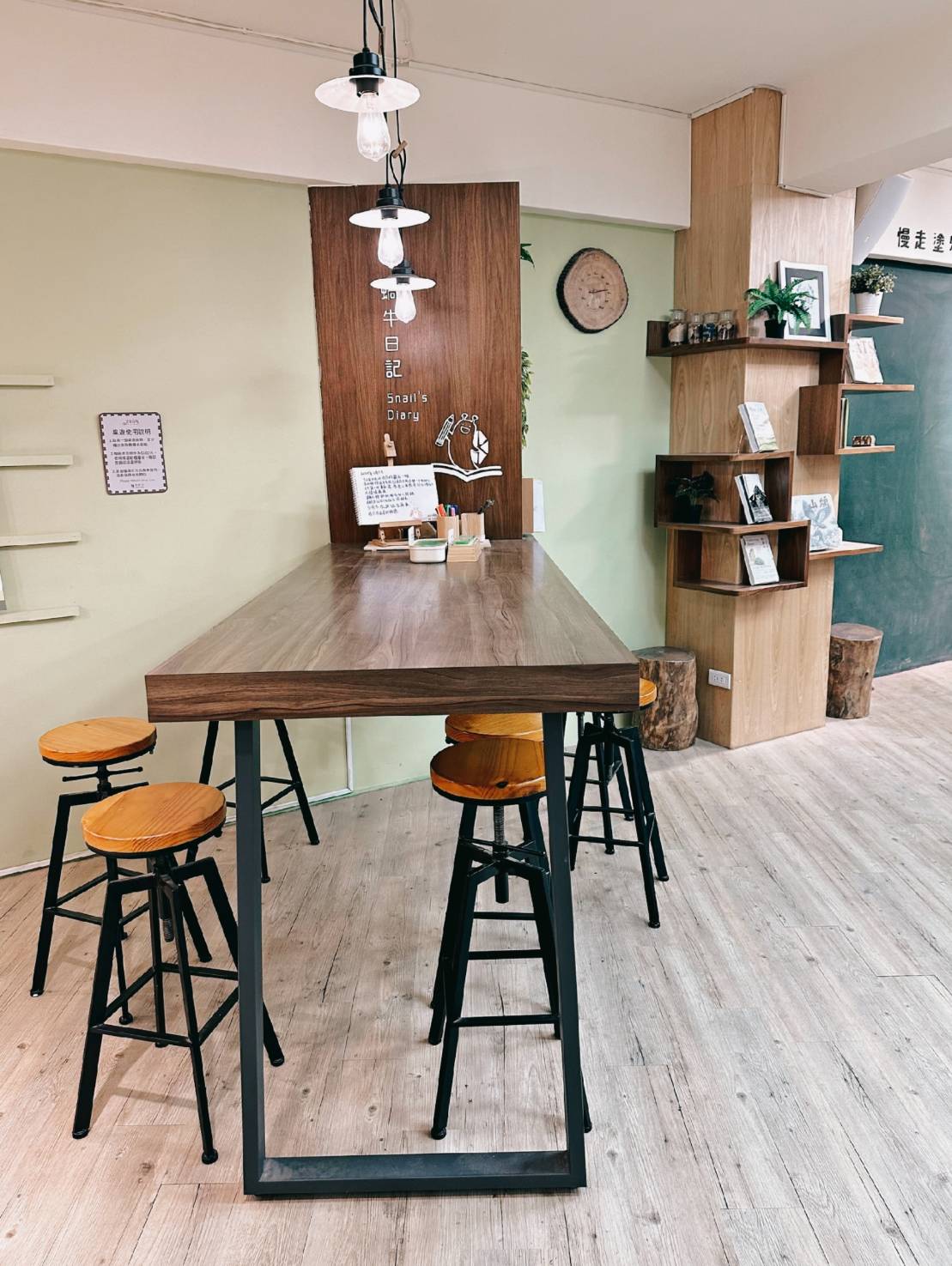 台中西屯區住宿推薦|台中逢甲住宿.葉綠宿旅館Green Hotel|二訪入住精緻雙人客房,有對外窗採光充足,公共空間綠意共鳴,距離逢甲夜市步行不到5分鐘,吃喝玩樂生活機能方便之逢甲葉綠宿旅館入住心得分享! - 第47張圖 台中西屯區住宿推薦|台中逢甲住宿.葉綠宿旅館Green Hotel|二訪入住精緻雙人客房,有對外窗採光充足,公共空間綠意共鳴,距離逢甲夜市步行不到5分鐘,吃喝玩樂生活機能方便之逢甲葉綠宿旅館入住心得分享!
