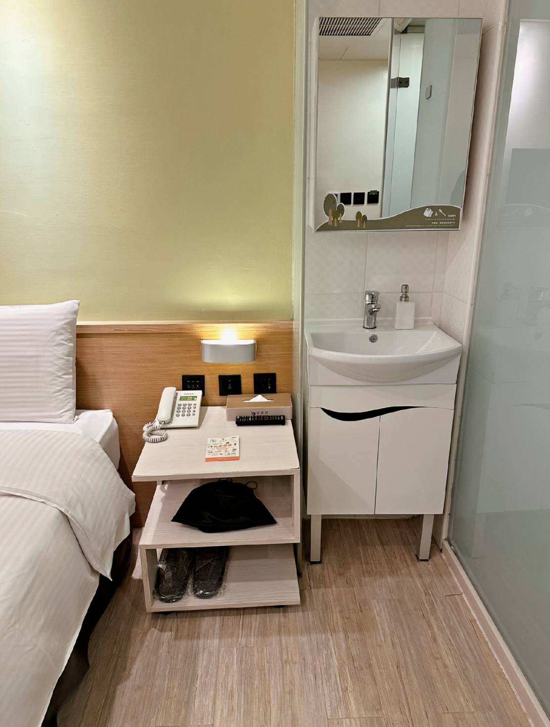 台中西屯區住宿推薦|台中逢甲住宿.葉綠宿旅館Green Hotel|二訪入住精緻雙人客房,有對外窗採光充足,公共空間綠意共鳴,距離逢甲夜市步行不到5分鐘,吃喝玩樂生活機能方便之逢甲葉綠宿旅館入住心得分享! - 第25張圖 台中西屯區住宿推薦|台中逢甲住宿.葉綠宿旅館Green Hotel|二訪入住精緻雙人客房,有對外窗採光充足,公共空間綠意共鳴,距離逢甲夜市步行不到5分鐘,吃喝玩樂生活機能方便之逢甲葉綠宿旅館入住心得分享!