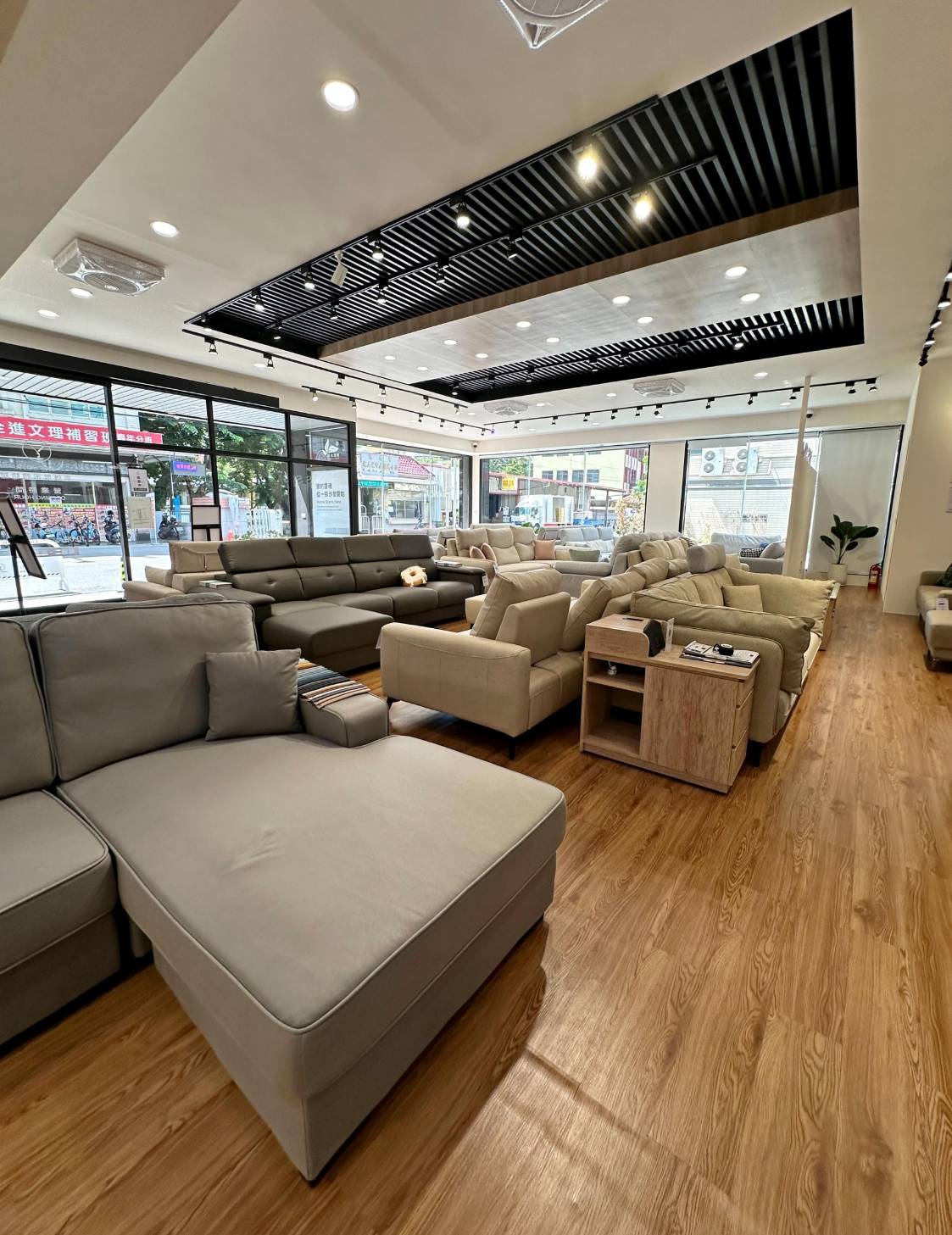 高雄沙發推薦|YKS沙發—高雄展示體驗館|專業造型訂製沙發推薦、沙發工廠直營,客製化滿足各種需求,網路知名人氣家居品牌,輕鬆擁有舒適質感居家生活! - 第100張圖 高雄沙發推薦|YKS沙發—高雄展示體驗館|專業造型訂製沙發推薦、沙發工廠直營,客製化滿足各種需求,網路知名人氣家居品牌,輕鬆擁有舒適質感居家生活!