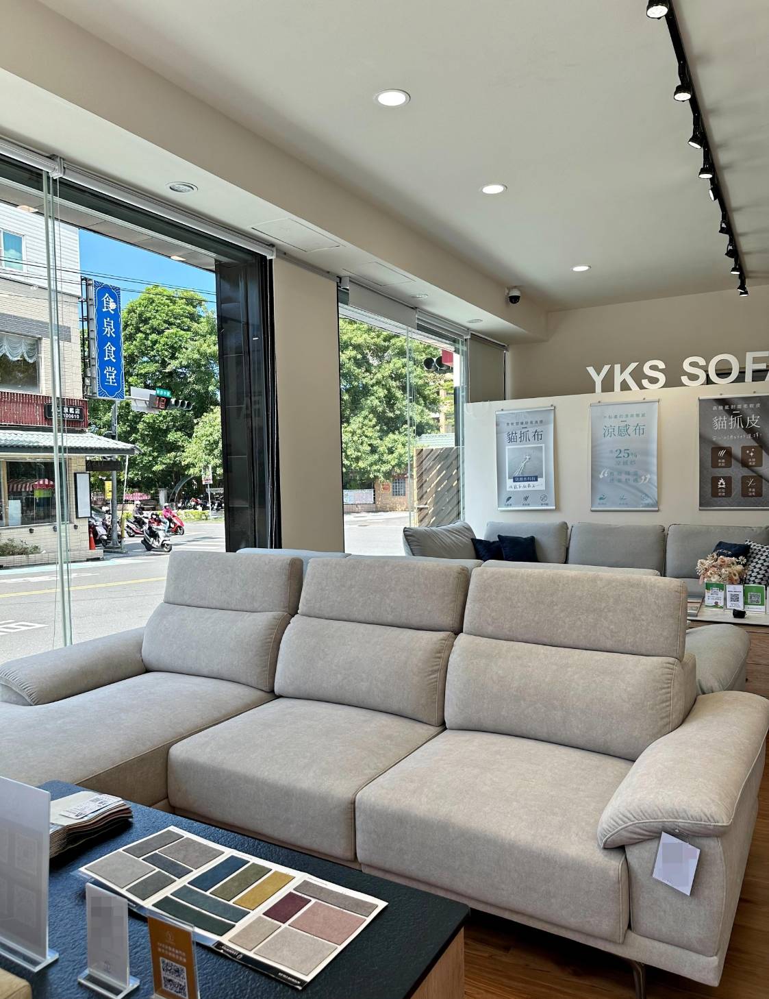 高雄沙發推薦|YKS沙發—高雄展示體驗館|專業造型訂製沙發推薦、沙發工廠直營,客製化滿足各種需求,網路知名人氣家居品牌,輕鬆擁有舒適質感居家生活! - 第32張圖 高雄沙發推薦|YKS沙發—高雄展示體驗館|專業造型訂製沙發推薦、沙發工廠直營,客製化滿足各種需求,網路知名人氣家居品牌,輕鬆擁有舒適質感居家生活!