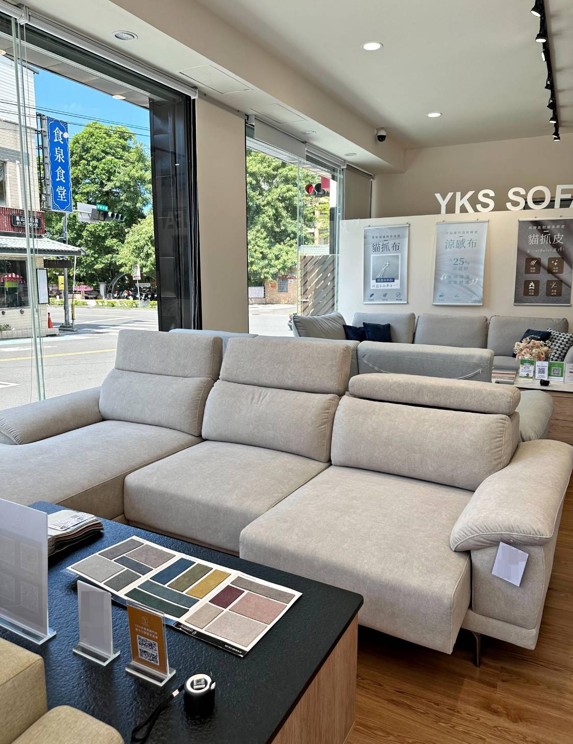 高雄沙發推薦|YKS沙發—高雄展示體驗館|專業造型訂製沙發推薦、沙發工廠直營,客製化滿足各種需求,網路知名人氣家居品牌,輕鬆擁有舒適質感居家生活! - 第33張圖 高雄沙發推薦|YKS沙發—高雄展示體驗館|專業造型訂製沙發推薦、沙發工廠直營,客製化滿足各種需求,網路知名人氣家居品牌,輕鬆擁有舒適質感居家生活!