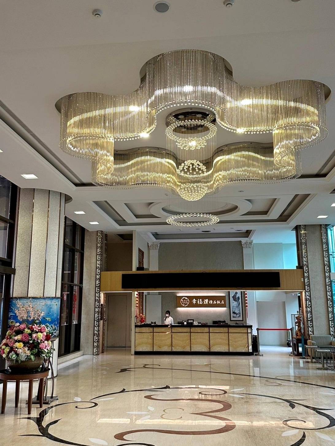 新北市新莊區住宿推薦｜幸福讚精品飯店 HappinessInn Taipei｜台北捷運幸福捷運站步行4分鐘，鄰近宏匯廣場及福壽街美食商圈，盡享寧靜舒適住宿氛圍之幸福讚精品飯店開箱分享！