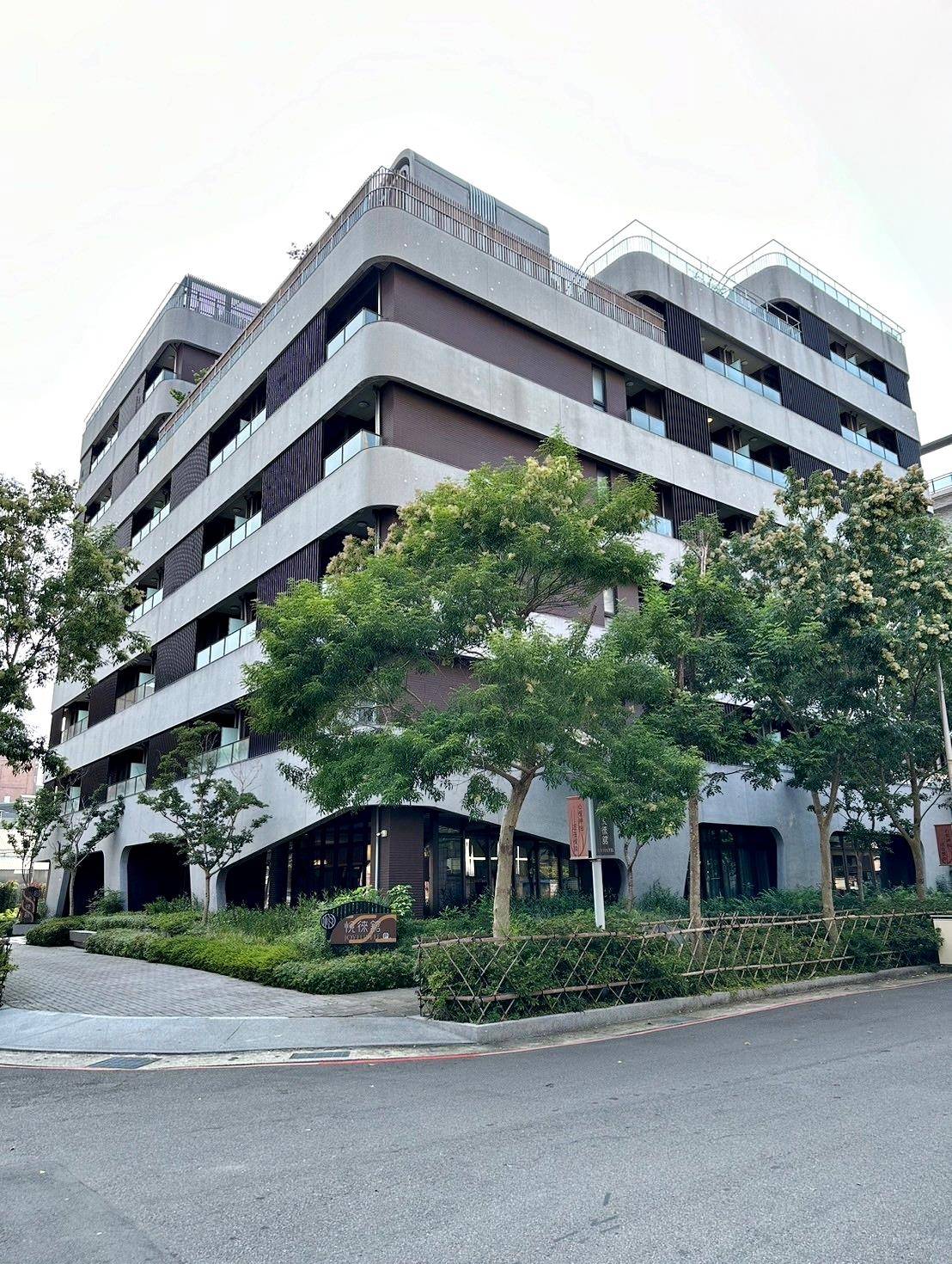桃園市龜山區住宿推薦｜悅徠舘商務飯店JOYFULTEL｜機場捷運長庚醫院站步行17分鐘，旅人尊享多樣服務設施，享受舒適如家溫馨氛圍之悅徠舘開箱分享！