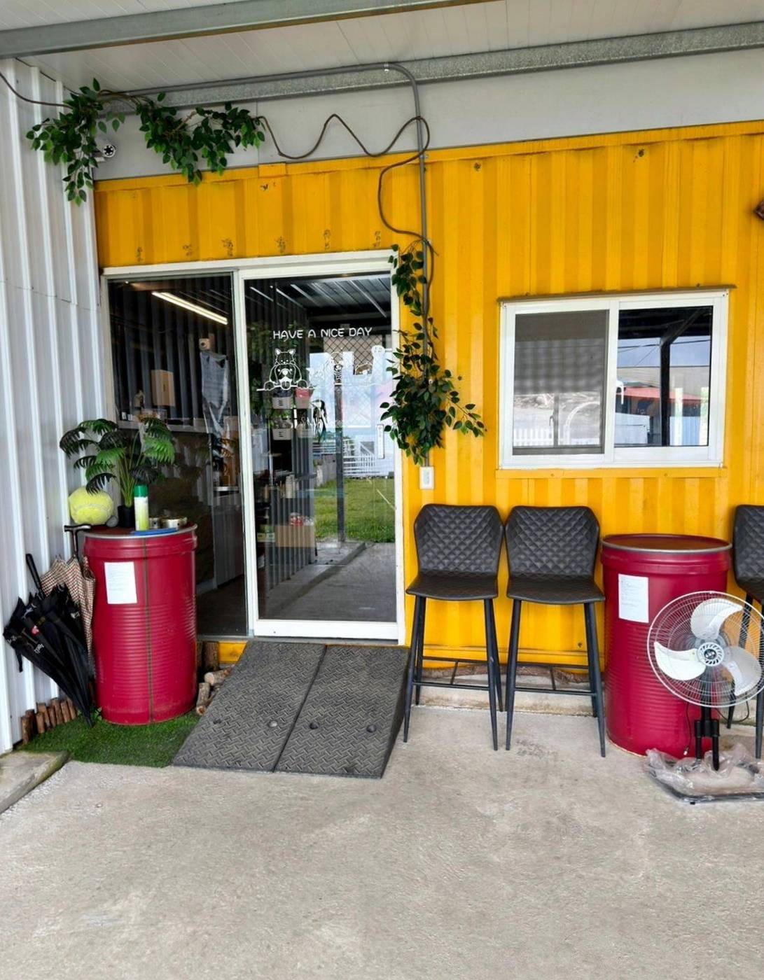 台中寵物聚會包場推薦|台中市南屯區動物空間Animal Space寵物友善餐廳|毛孩專屬戲水泳池、大片草皮開心奔跑、精緻美味輕食餐點,帶著毛小孩一起來玩樂! - 第37張圖 台中寵物聚會包場推薦|台中市南屯區動物空間Animal Space寵物友善餐廳|毛孩專屬戲水泳池、大片草皮開心奔跑、精緻美味輕食餐點,帶著毛小孩一起來玩樂!