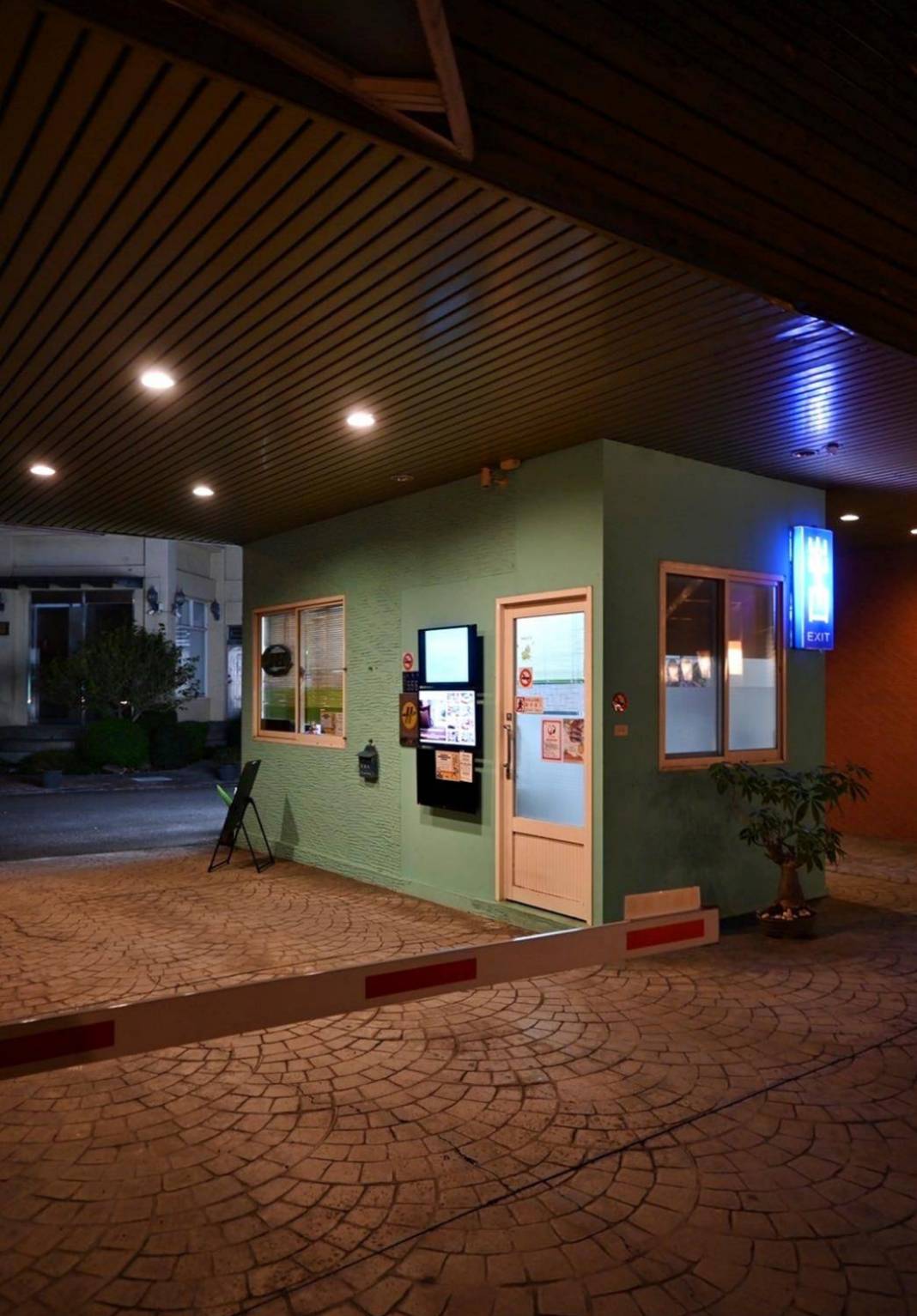 南投縣名間鄉住宿推薦|雅薇漫旅行館|超大獨立車庫精品旅館,現代兼具美學設計風格,舒適裝潢打造特色房型之雅薇漫旅行館入住心得分享! - 第24張圖 南投縣名間鄉住宿推薦|雅薇漫旅行館|超大獨立車庫精品旅館,現代兼具美學設計風格,舒適裝潢打造特色房型之雅薇漫旅行館入住心得分享!