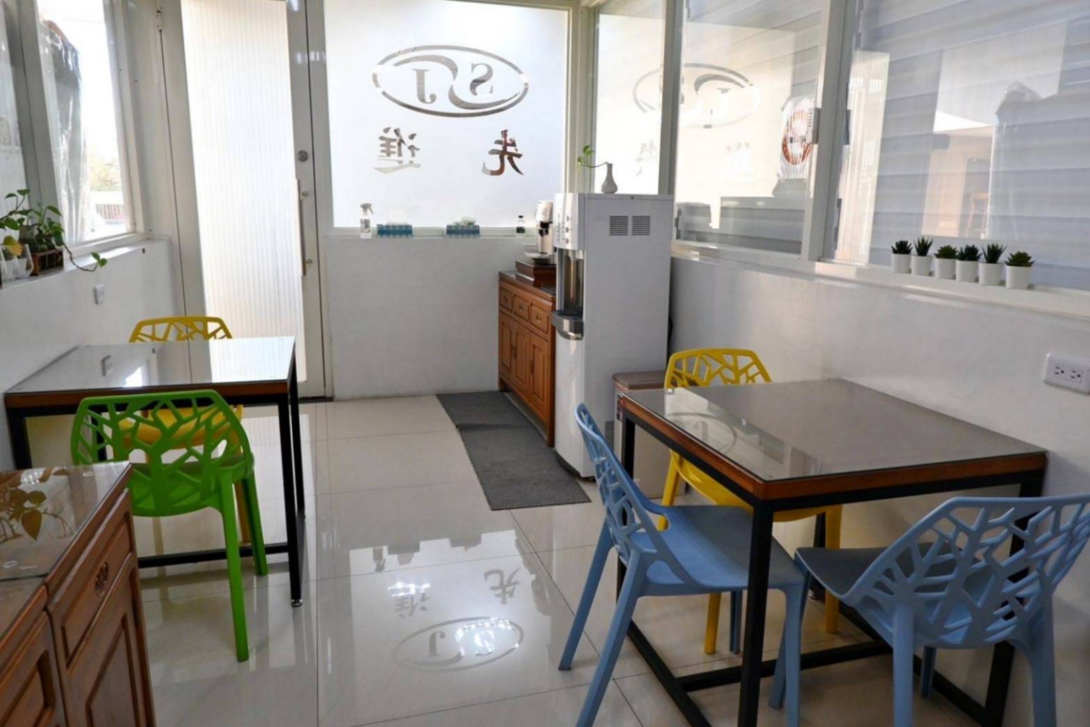 鹿港家具推薦|彰化鹿港先進傢俱(iCAKU愛庫家居)|彰化鹿港在地家具工廠,擁有3000坪賣場,家具寢具應有盡有,客製化滿足各種需求,輕鬆享有舒適質感居家生活! - 第23張圖 鹿港家具推薦|彰化鹿港先進傢俱(iCAKU愛庫家居)|彰化鹿港在地家具工廠,擁有3000坪賣場,家具寢具應有盡有,客製化滿足各種需求,輕鬆享有舒適質感居家生活!
