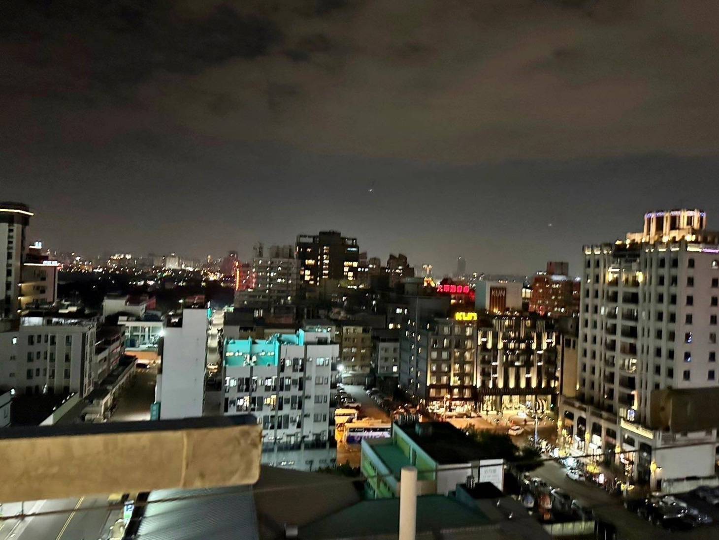 台中市西屯區住宿推薦|Hotel 7福星旅店|提供住宿客免費停車場,頂樓區域飽覽城市風貌,輕鬆步行即到逢甲夜市,吃喝玩樂生活機能便利之福星旅店入住心得分享! - 第45張圖 台中市西屯區住宿推薦|Hotel 7福星旅店|提供住宿客免費停車場,頂樓區域飽覽城市風貌,輕鬆步行即到逢甲夜市,吃喝玩樂生活機能便利之福星旅店入住心得分享!