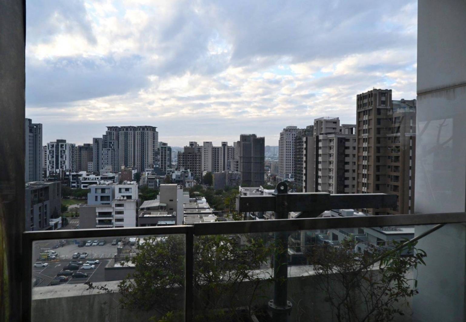 台中市西屯區住宿推薦|Hotel 7福星旅店|提供住宿客免費停車場,頂樓區域飽覽城市風貌,輕鬆步行即到逢甲夜市,吃喝玩樂生活機能便利之福星旅店入住心得分享! - 第47張圖 台中市西屯區住宿推薦|Hotel 7福星旅店|提供住宿客免費停車場,頂樓區域飽覽城市風貌,輕鬆步行即到逢甲夜市,吃喝玩樂生活機能便利之福星旅店入住心得分享!